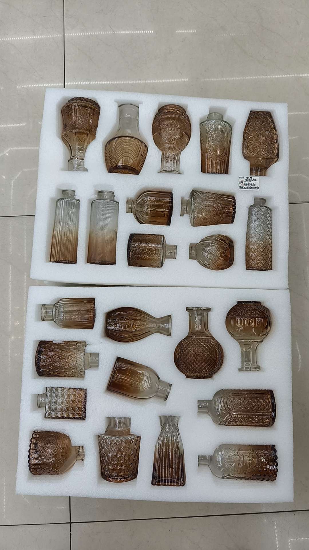 Glassware, glass bottles, small vases, small glass bottles, daily necessities