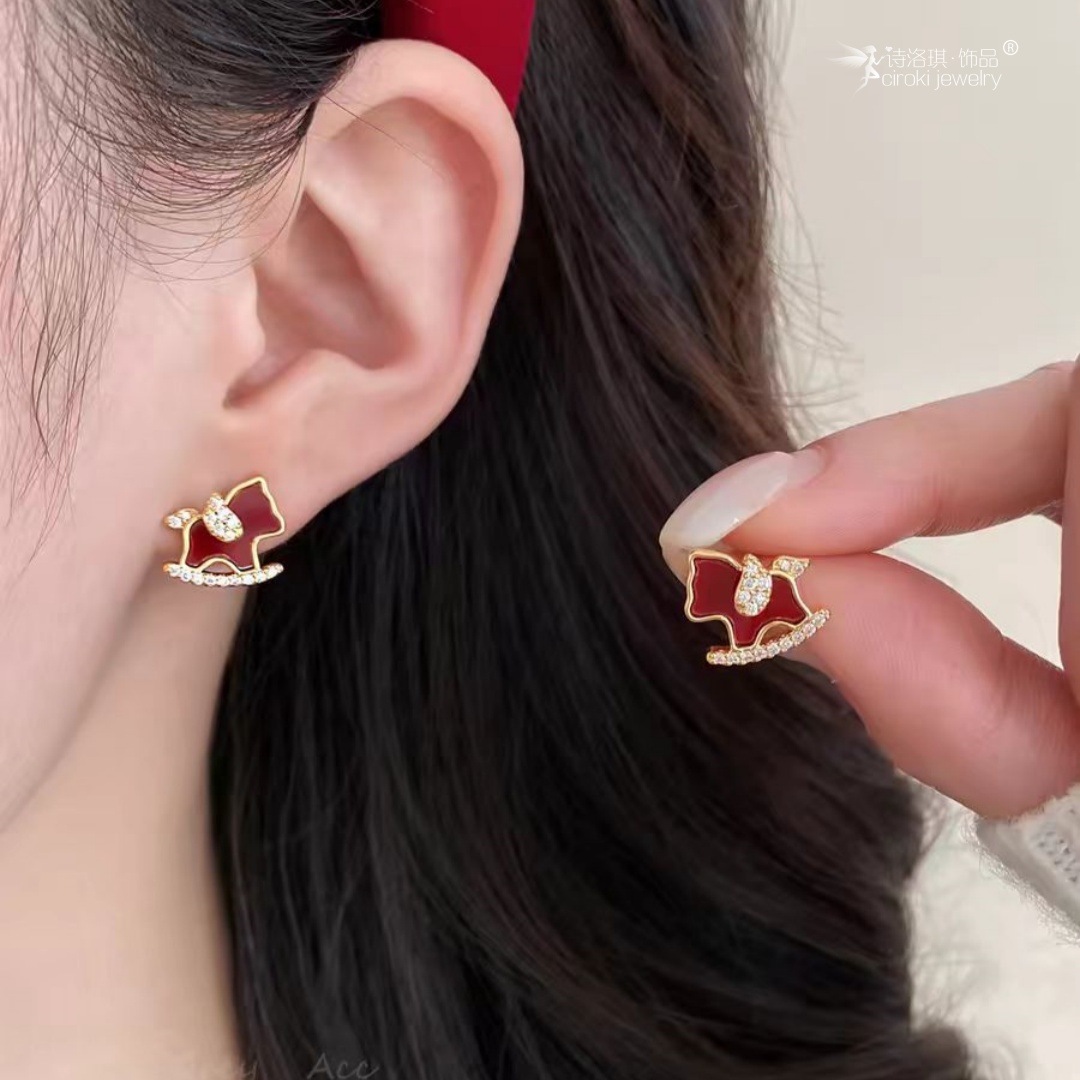 Shiluoqi Accessories Red Little Horse zodiac Year Stud earrings for women's new bestsellers, high-end and light luxury style earrings, New Year earrings