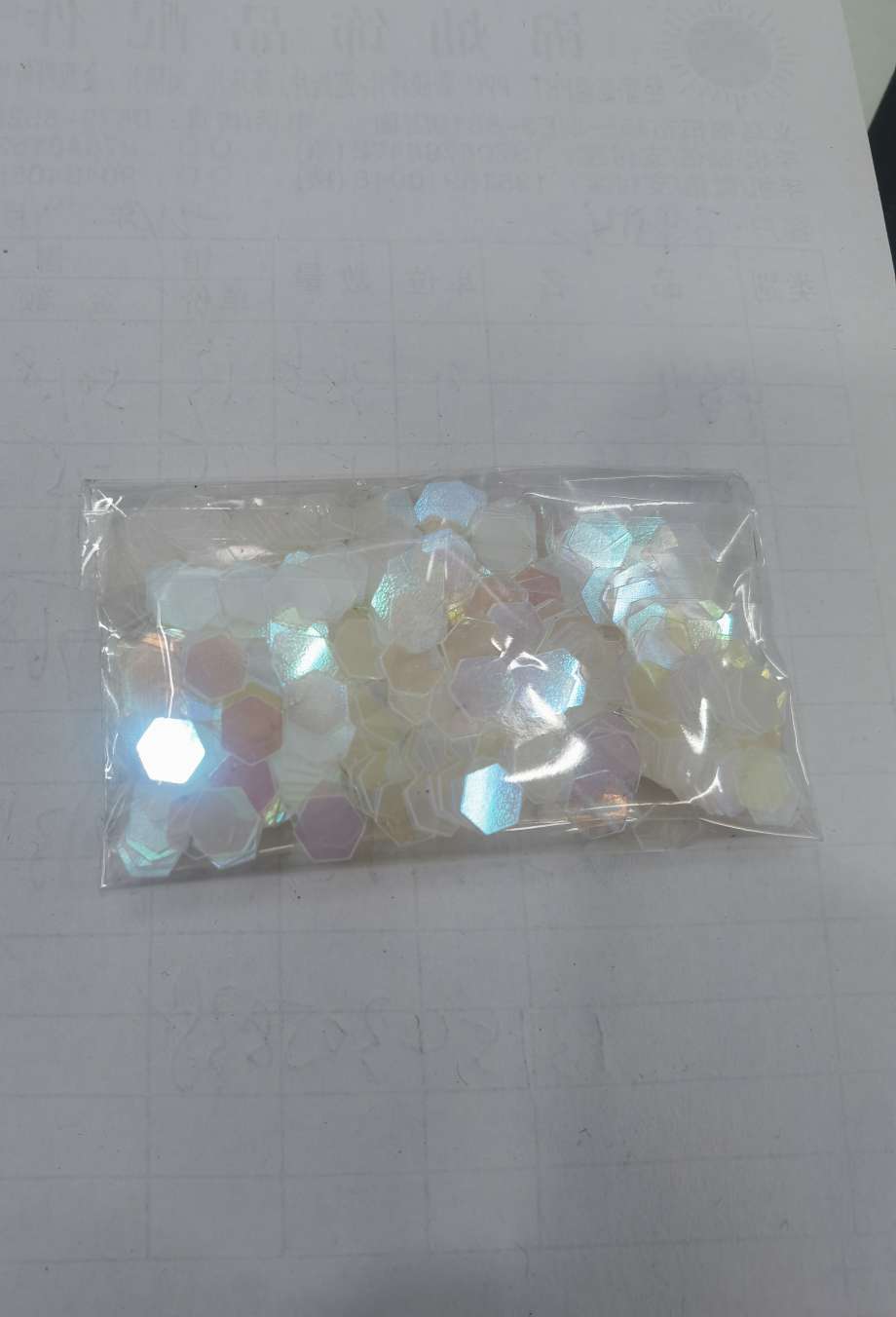 3mm large red heart, green four-leaf clover, golden luster small round, white seven-color hexagonal piece combination sequins, suitable for children's handicrafts, stationery, ceramics and other various sequin accessories