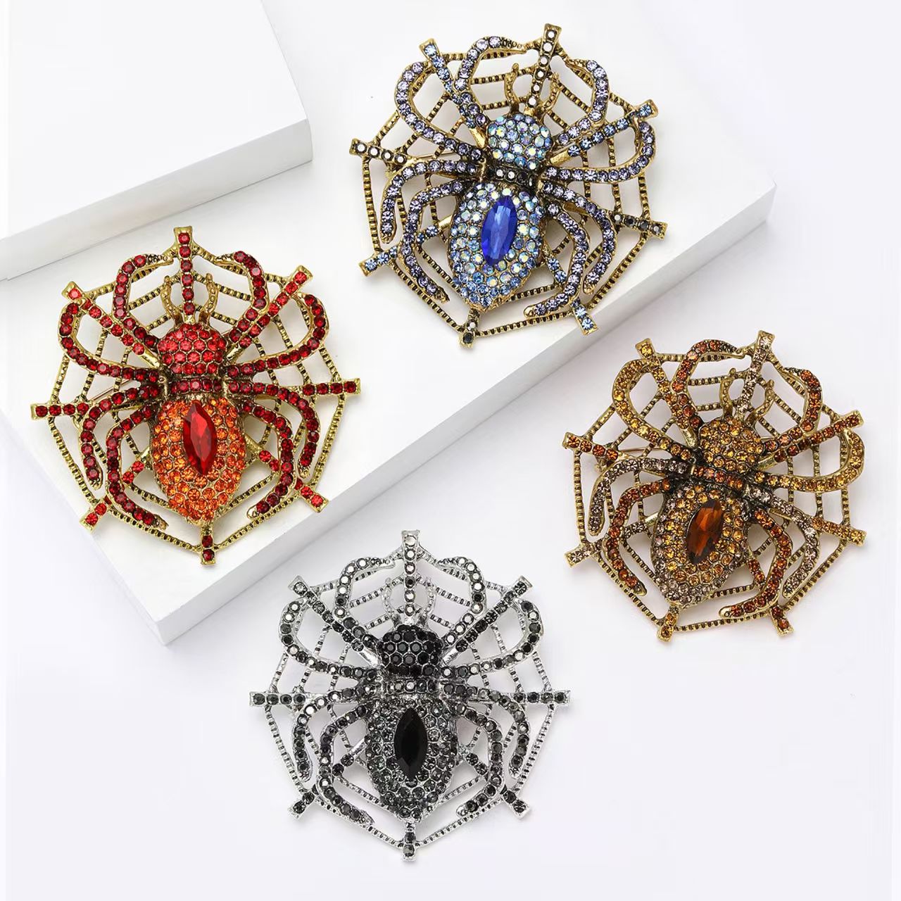 Personalized and trendy alloy rhinestone heavy weaving web spider brooch, creative and exaggerated men's and women's clothing brooch accessory pin