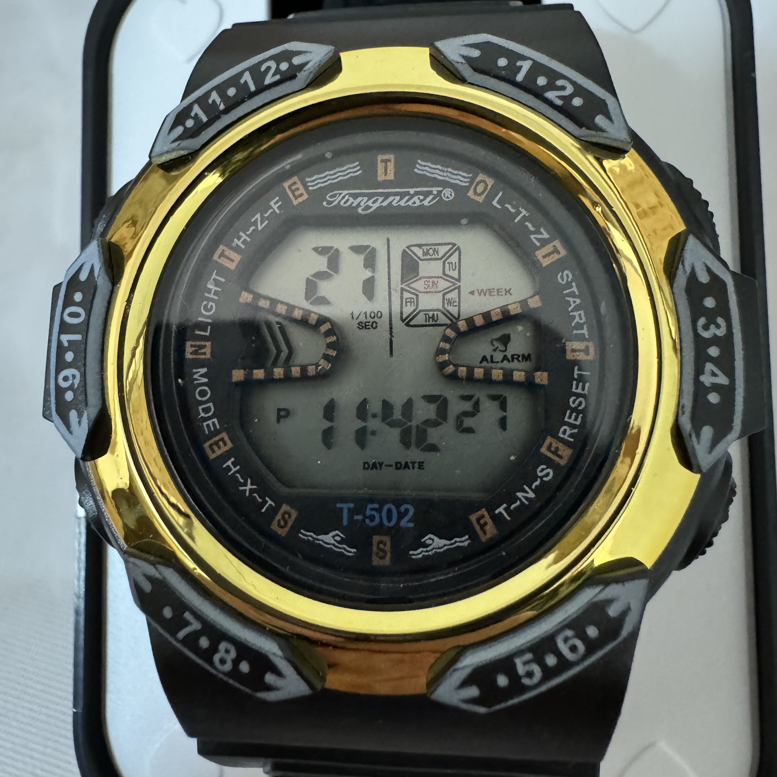 Multi-functional waterproof student luminous outdoor sports electronic watch Douyin Live streaming one-piece consignment factory wholesale 502 Application Scenario