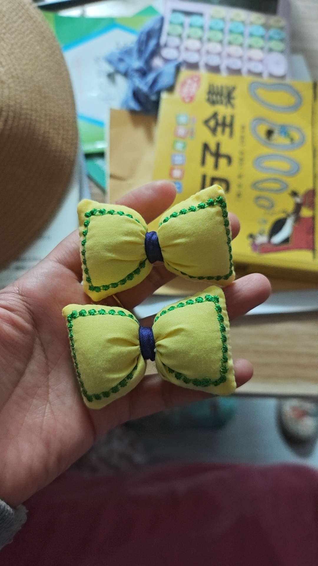 玩偶蝴蝶结拖鞋刺绣蝴蝶结