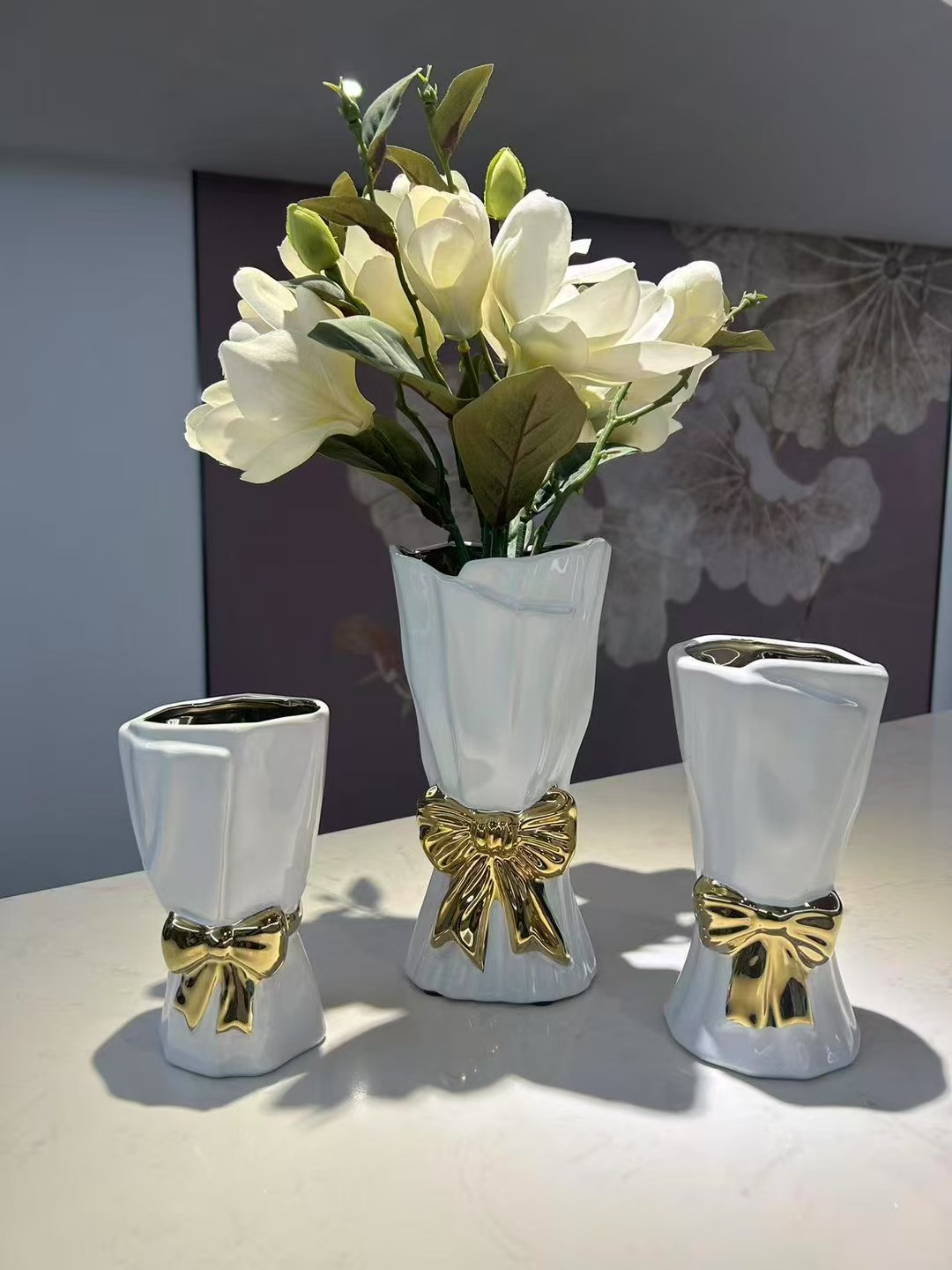 Modern and simple wine cabinets, TV cabinets, entrance hall ornaments, light luxury and high-end living room home decorations, housewarming gifts, ceramic and glass vases detail image 5