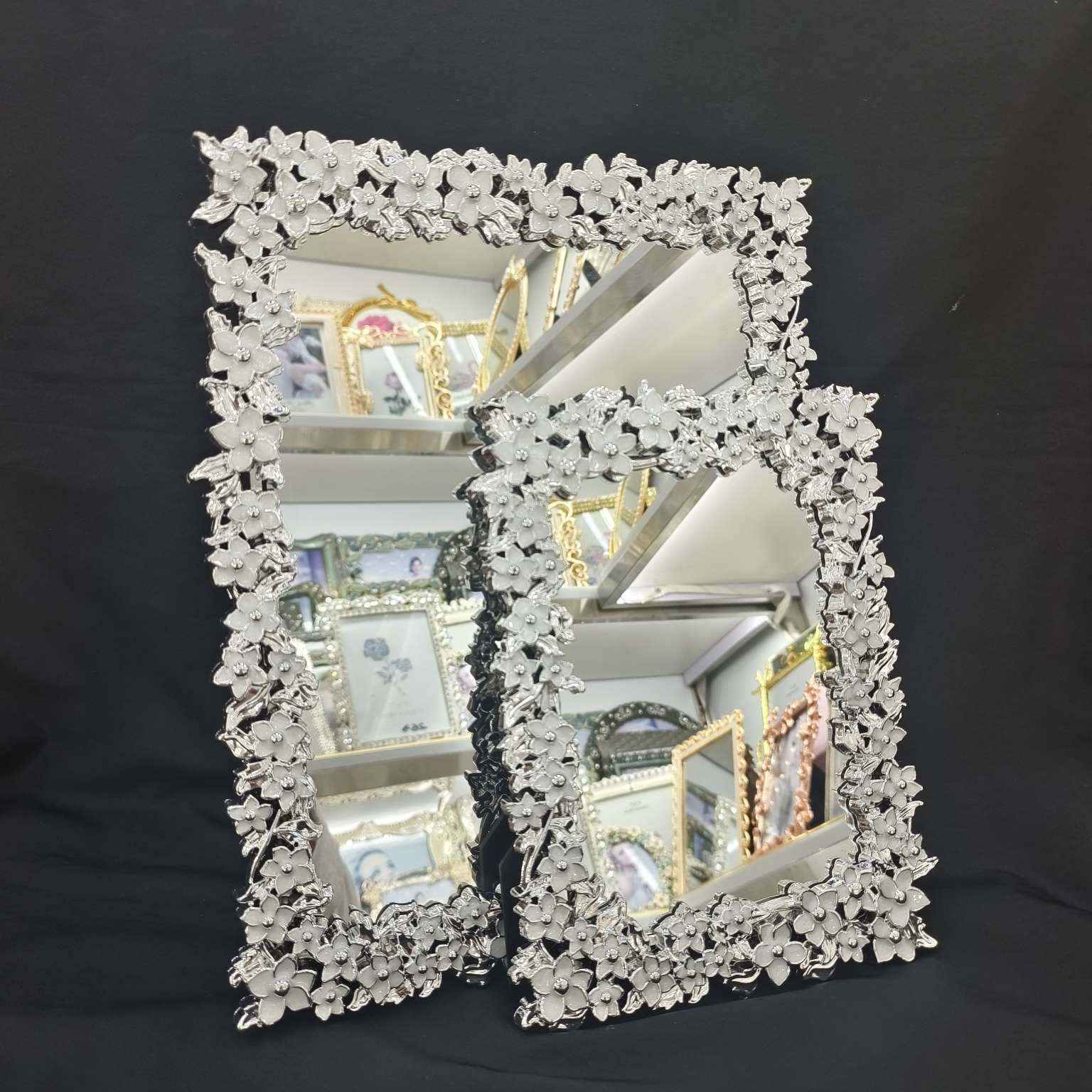 Mirrors, plastic mirrors, light paintings, small ornaments, handicrafts, gifts, plastic handicrafts, looking for handcrafted work Item Picture