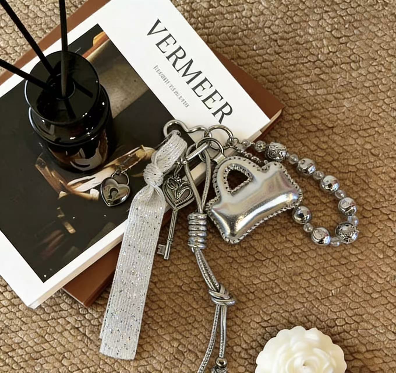 包挂/哭哭马/挂绳挂件/露营毛绒挂件/挂件产品图