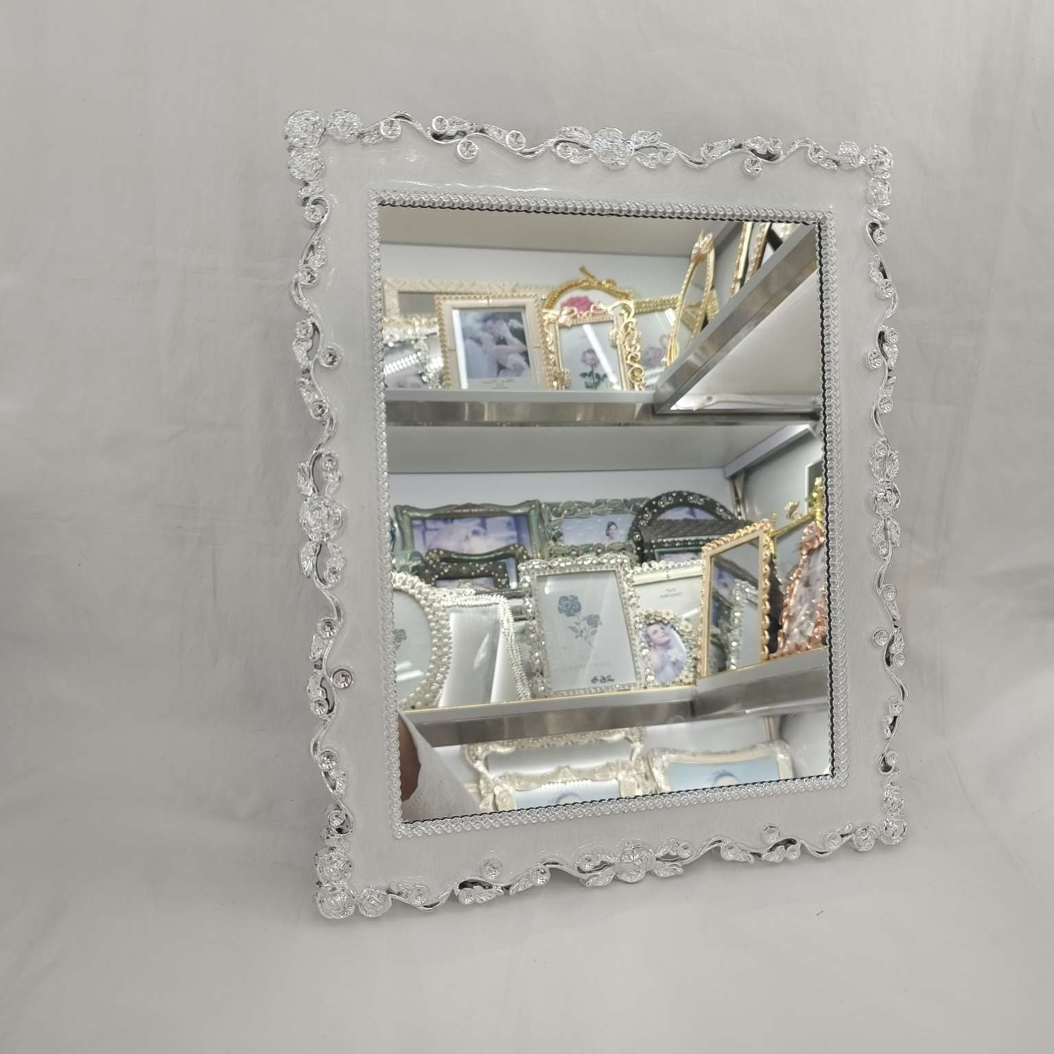Mirrors, plastic mirrors, light paintings, small ornaments, handicrafts, gifts, plastic handicrafts, looking for handcrafted work detail image 8