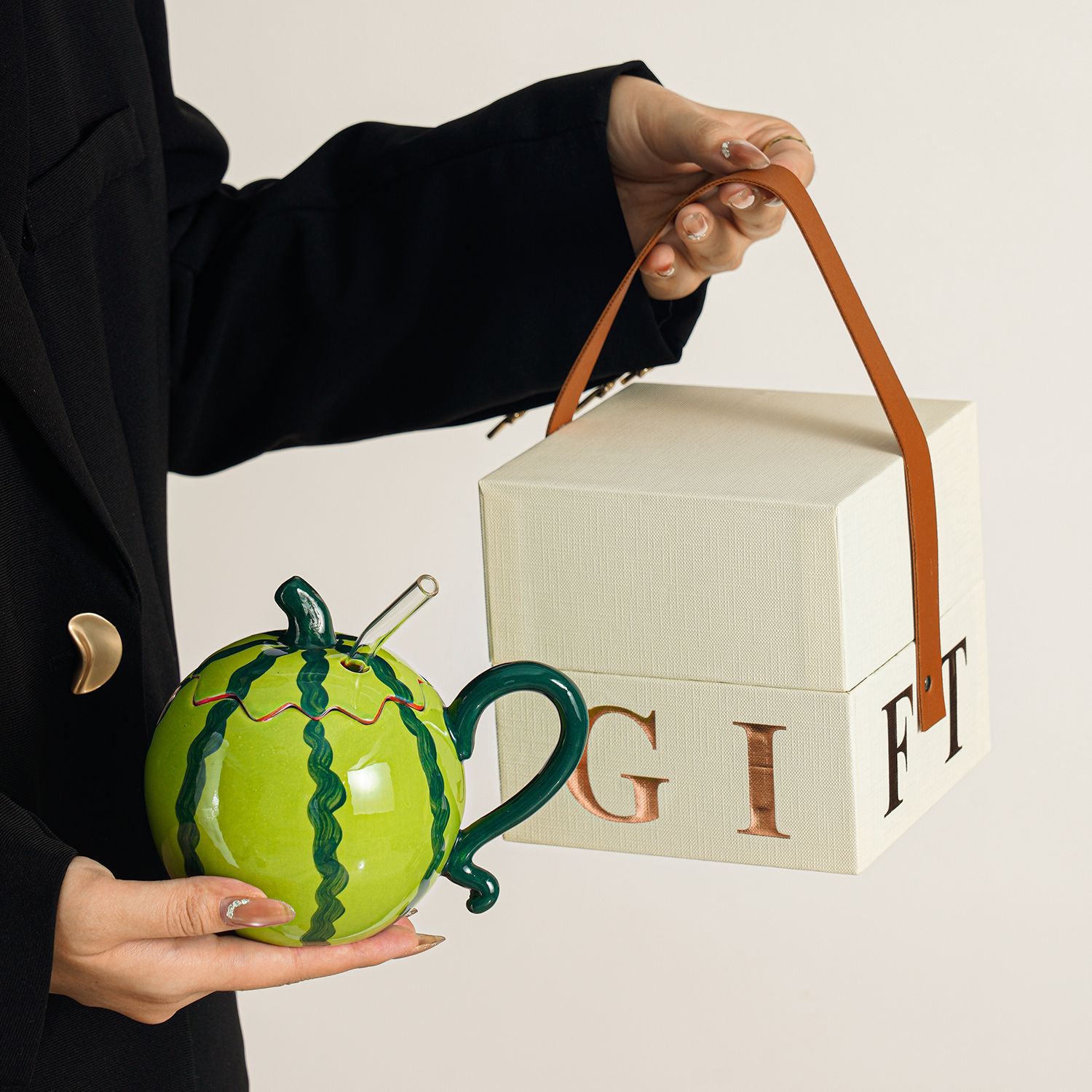 Hand-painted watermelon mugs, strange and unique cups with LIDS, high appearance level, 2026 new ceramic water cups as souvenirs