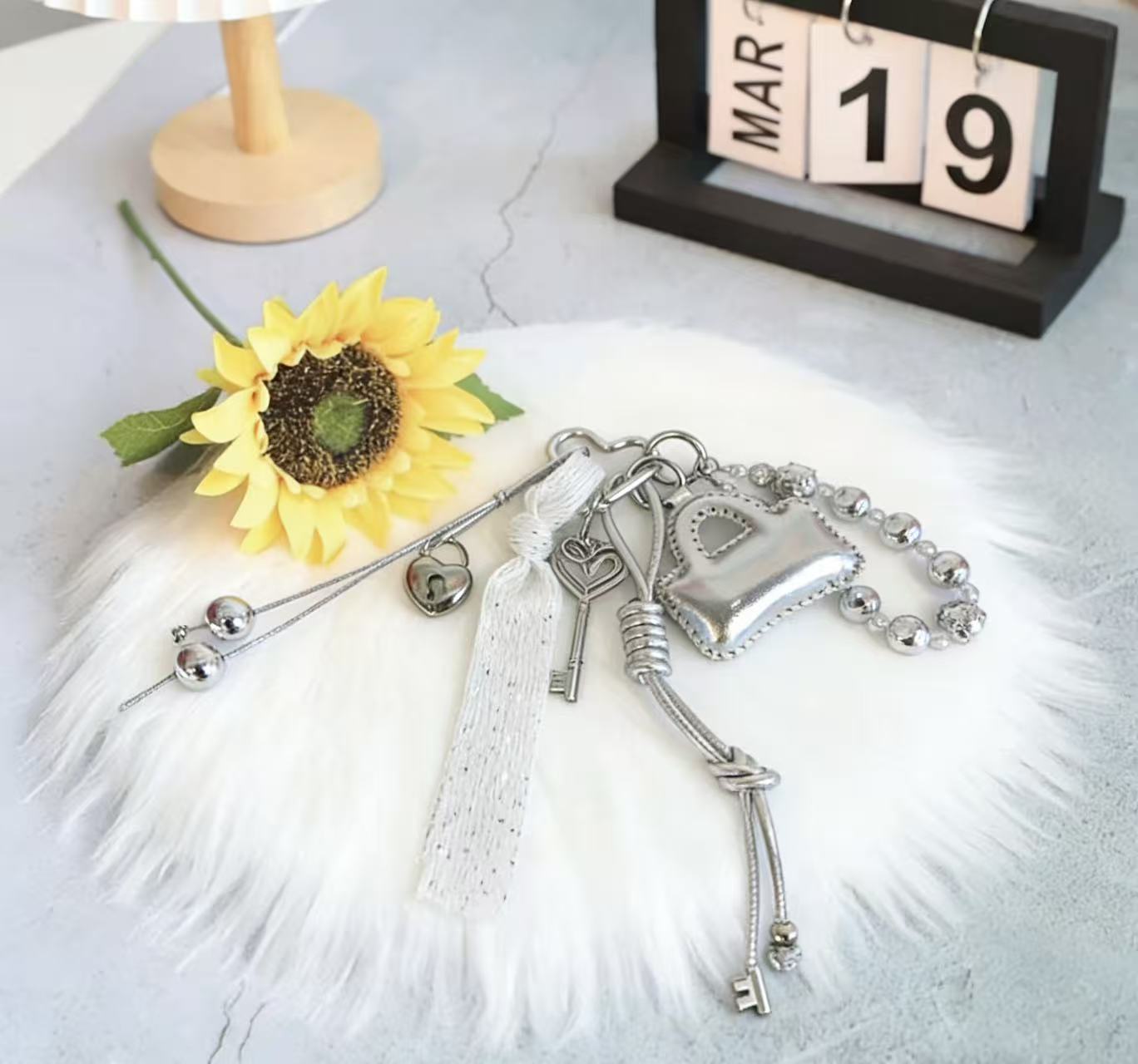 包挂/哭哭马/挂绳挂件/露营毛绒挂件/挂件细节图