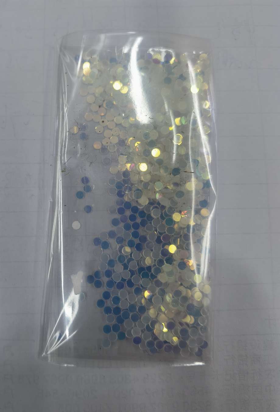 3mm large red heart, green four-leaf clover, golden luster small round, white seven-color hexagonal piece combination sequins, suitable for children's handicrafts, stationery, ceramics and other various sequin accessories Application Scenario