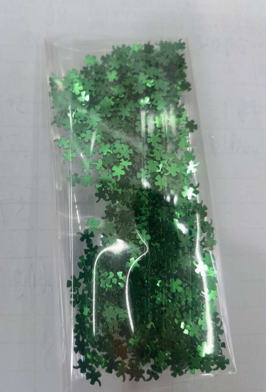 3mm large red heart, green four-leaf clover, golden luster small round, white seven-color hexagonal piece combination sequins, suitable for children's handicrafts, stationery, ceramics and other various sequin accessories Specification image