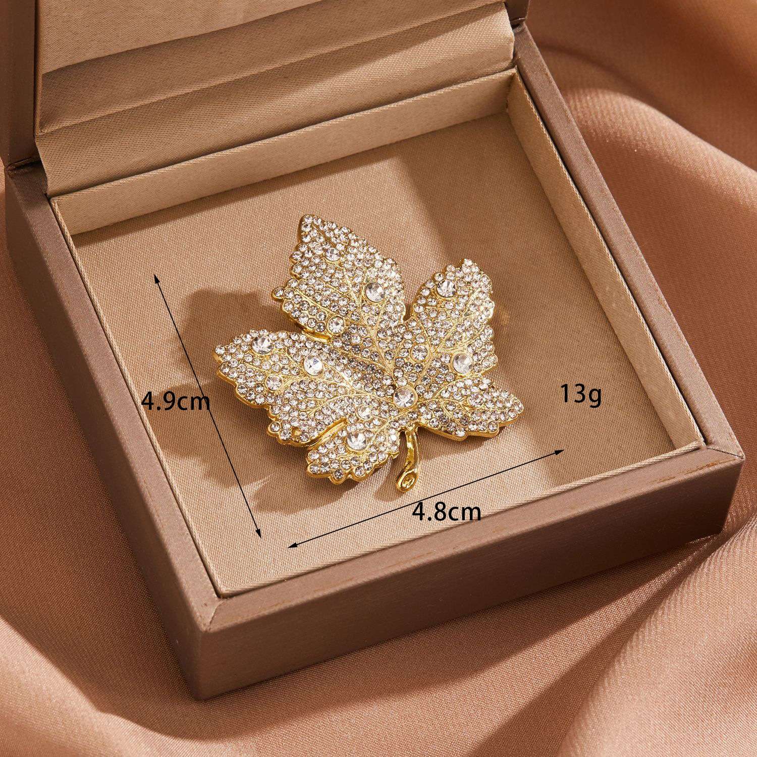 Cross-border best-selling brooches, high-end and light luxury design, niche pins, anti-glare and elegant corsages, clothing accessories detail image 4