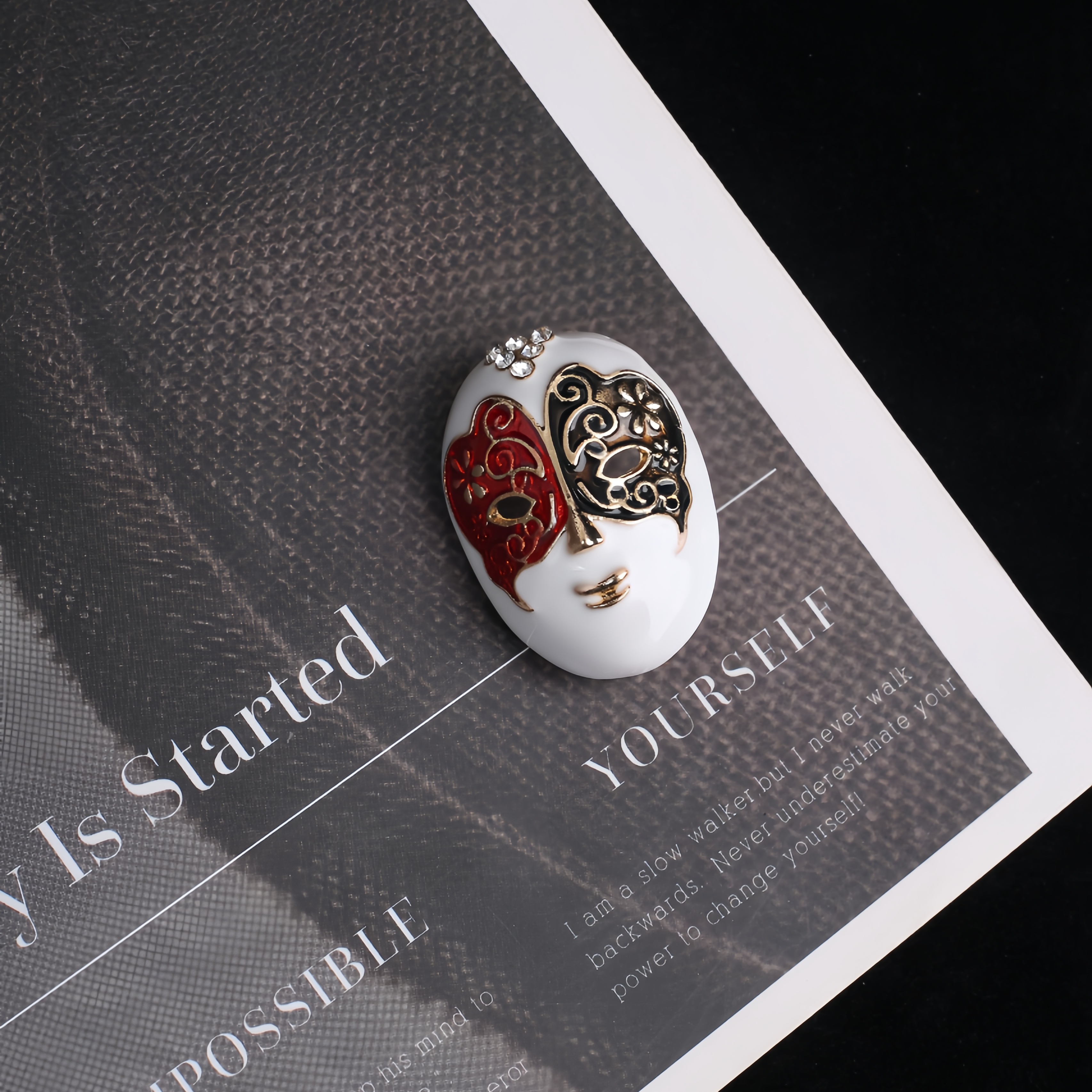 银饰胸针/胸针/滴油徽章/滴油胸针徽章/胸针女士收腰时尚产品图