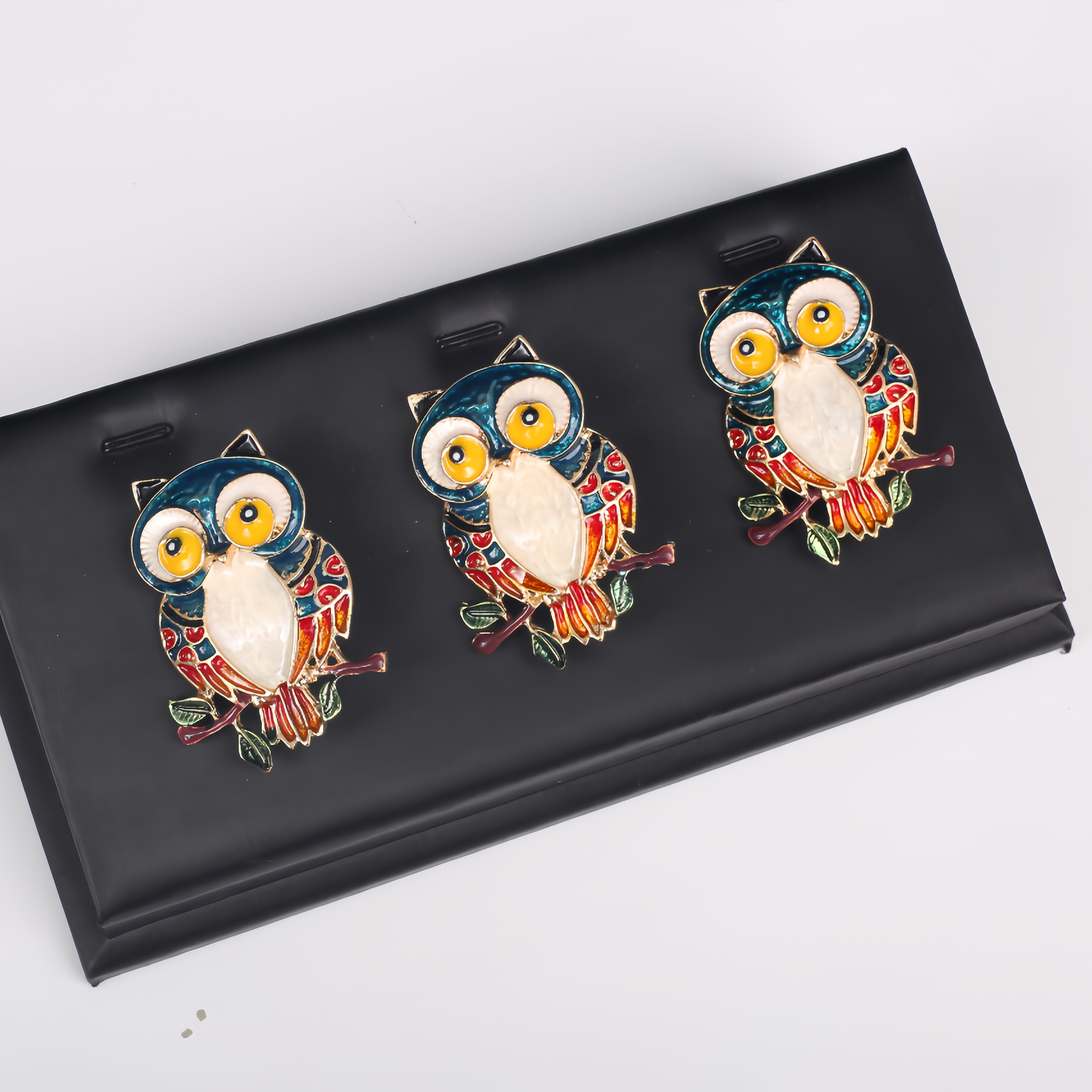 新款精致卡通可爱彩色猫头鹰胸针女士收腰时尚滴油徽章智慧猫头鹰胸花别针简约西装大衣百搭别针胸花厂家自营自产自销