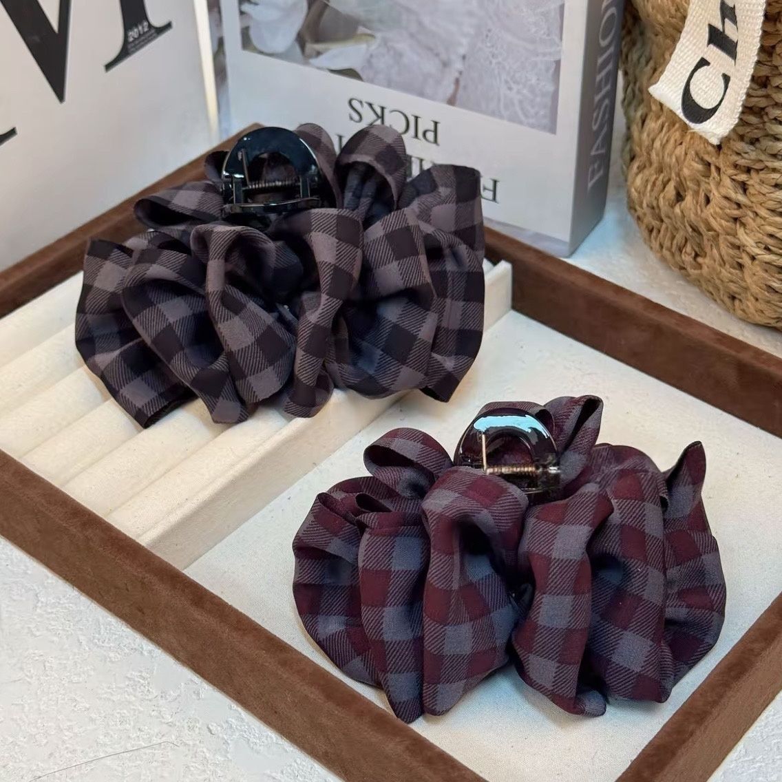 Korean-style checkered cloud bubble gripper, versatile and stylish. Korean-style shark gripper, the same checkered hair clip accessory as the Internet celebrity detail image 2