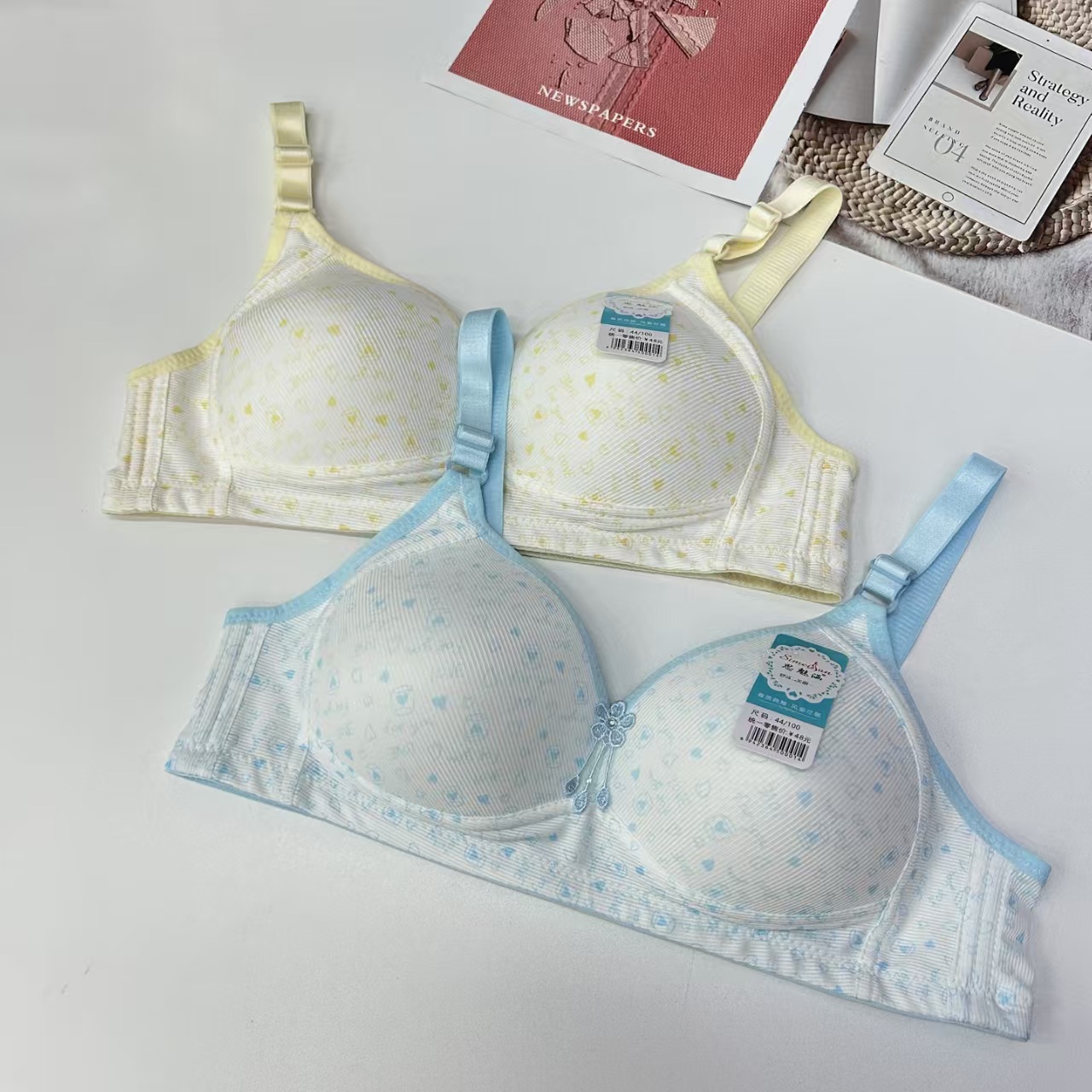 FCM-1802# Women's bras for export to the Middle East and Africa. Women's bras with a country style. Gathered. Comfortable bras without underwire. QNI Application Scenario