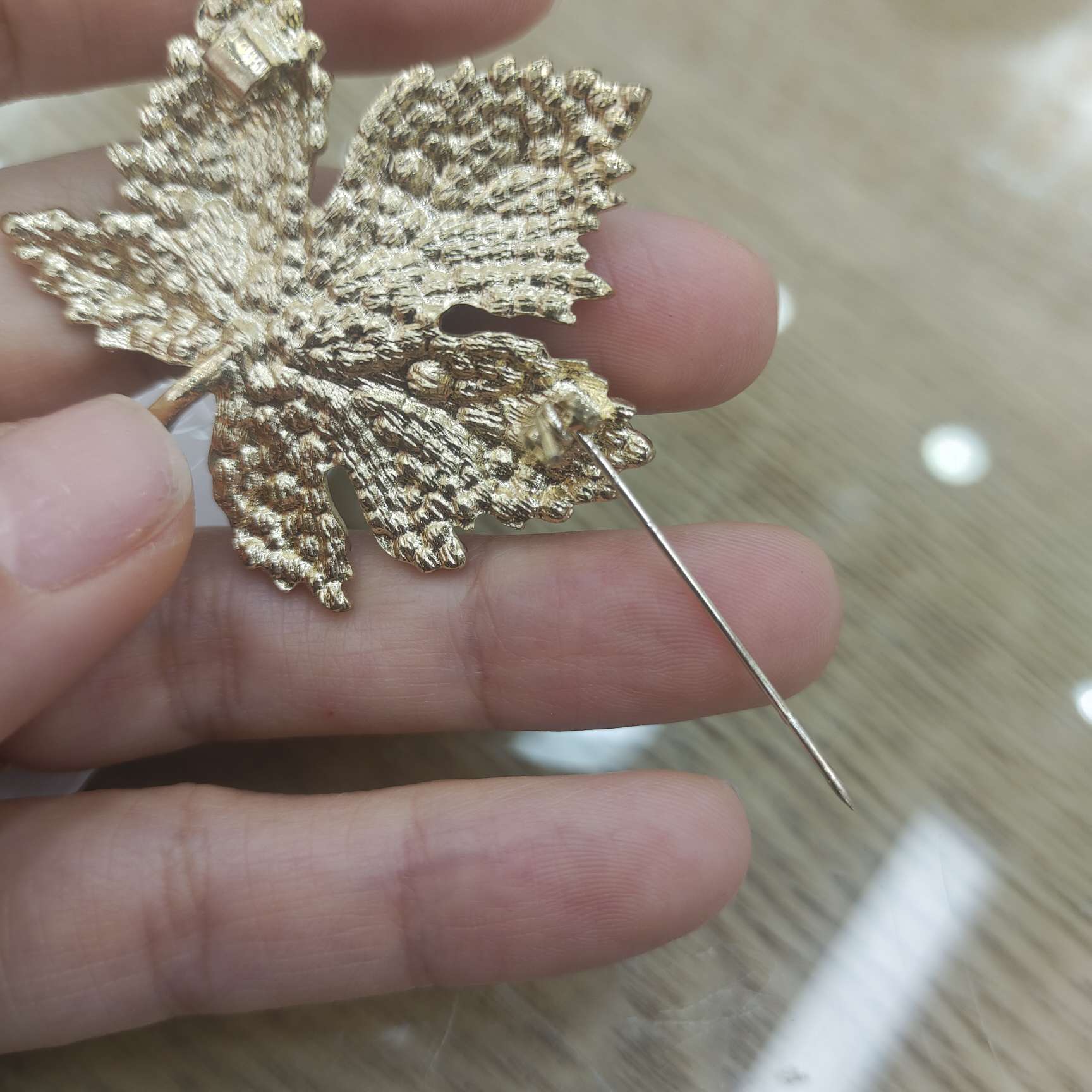 枫叶胸针 details Picture