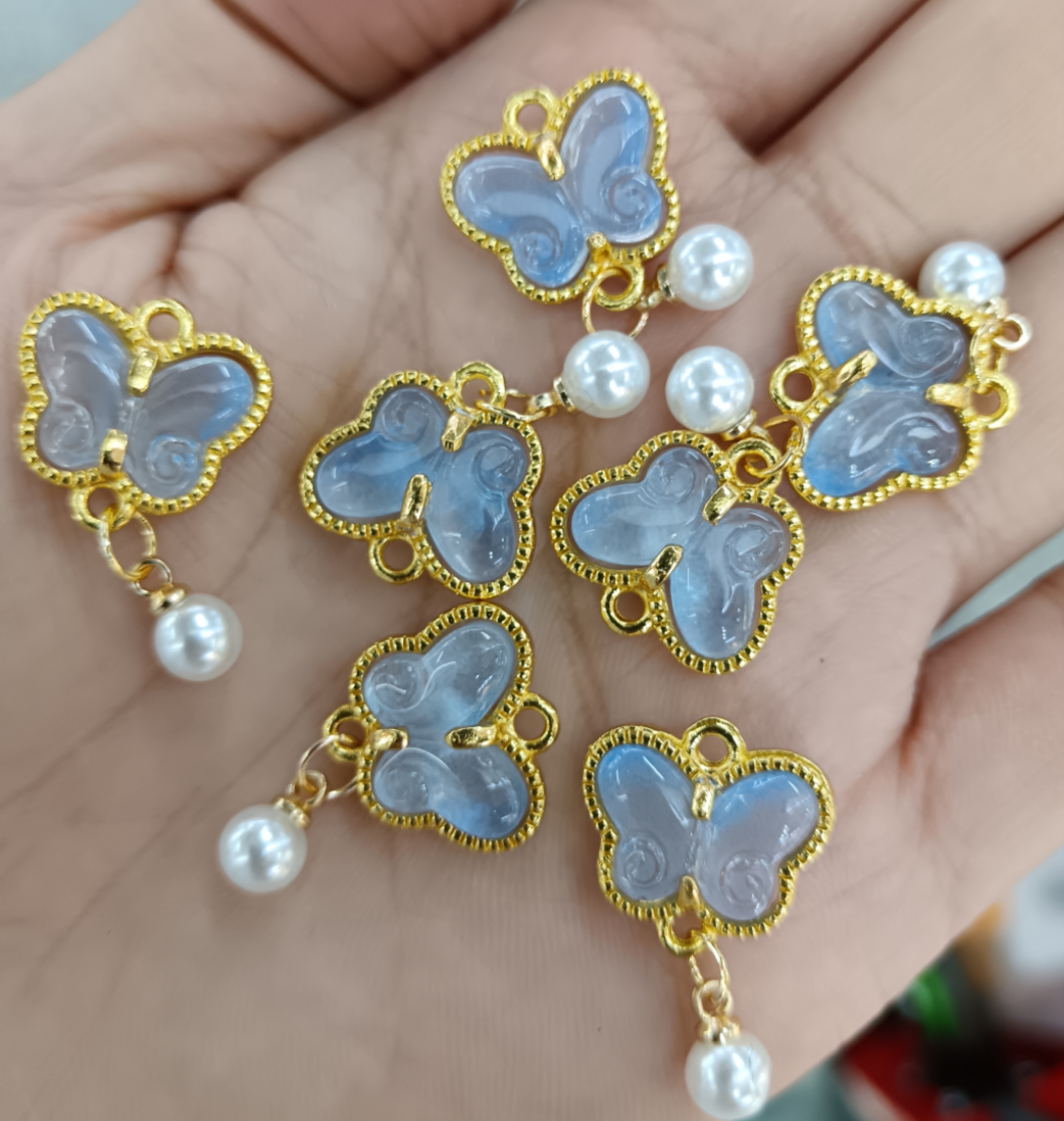 diy gold and jade imitation glass butterfly pendants, bracelets, necklaces, earrings, hairpins, pendants and accessories wholesale Application Scenario