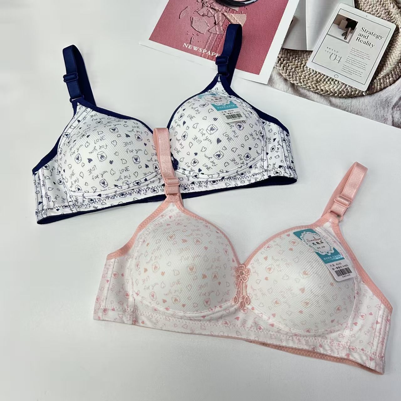FCM-1802# Women's bras for export to the Middle East and Africa. Women's bras with a country style. Gathered. Comfortable bras without underwire. QNI details Picture