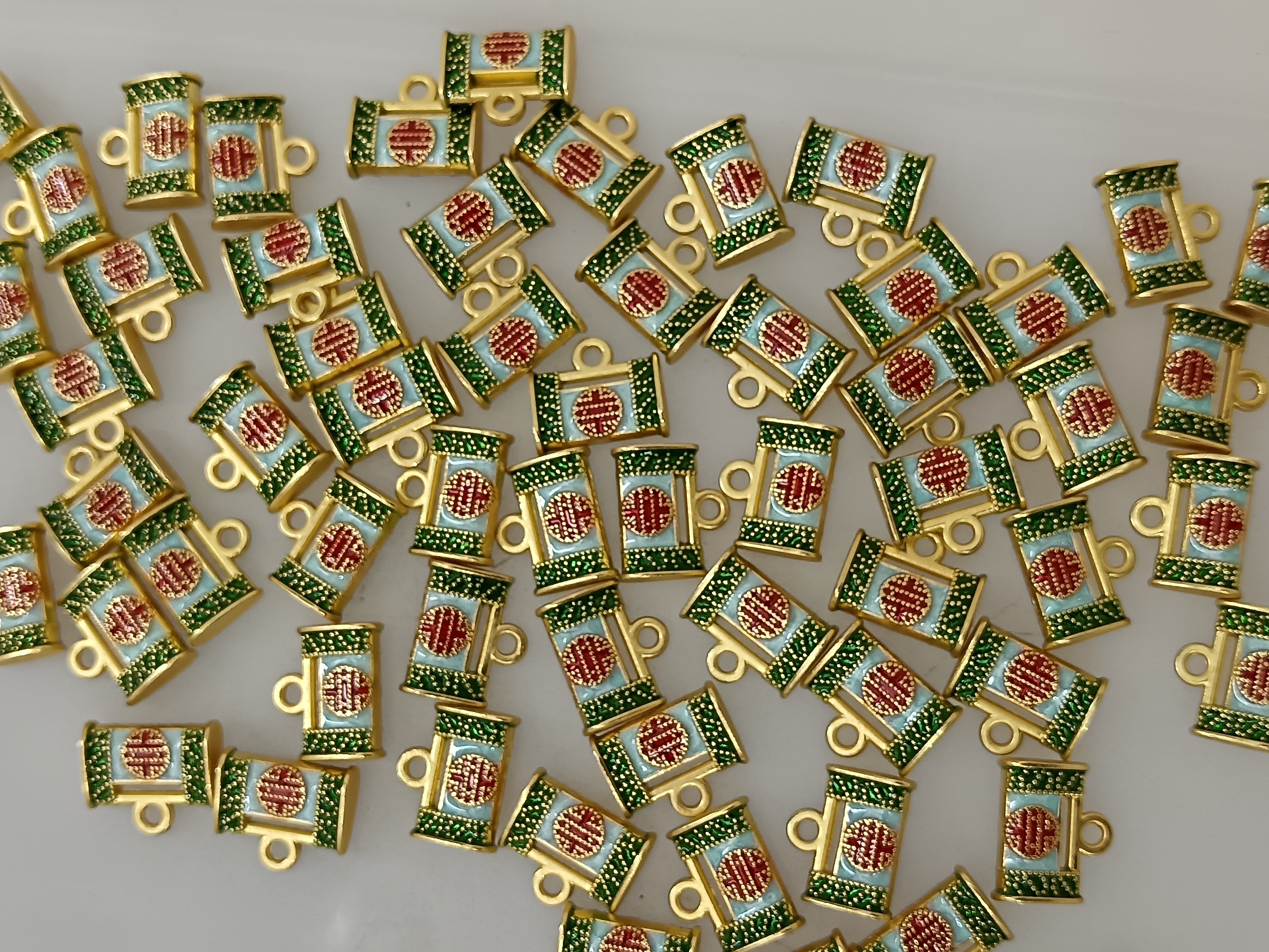 滴油/玉吊坠/不对称蝴蝶小配件/流苏/发圈白底实物图