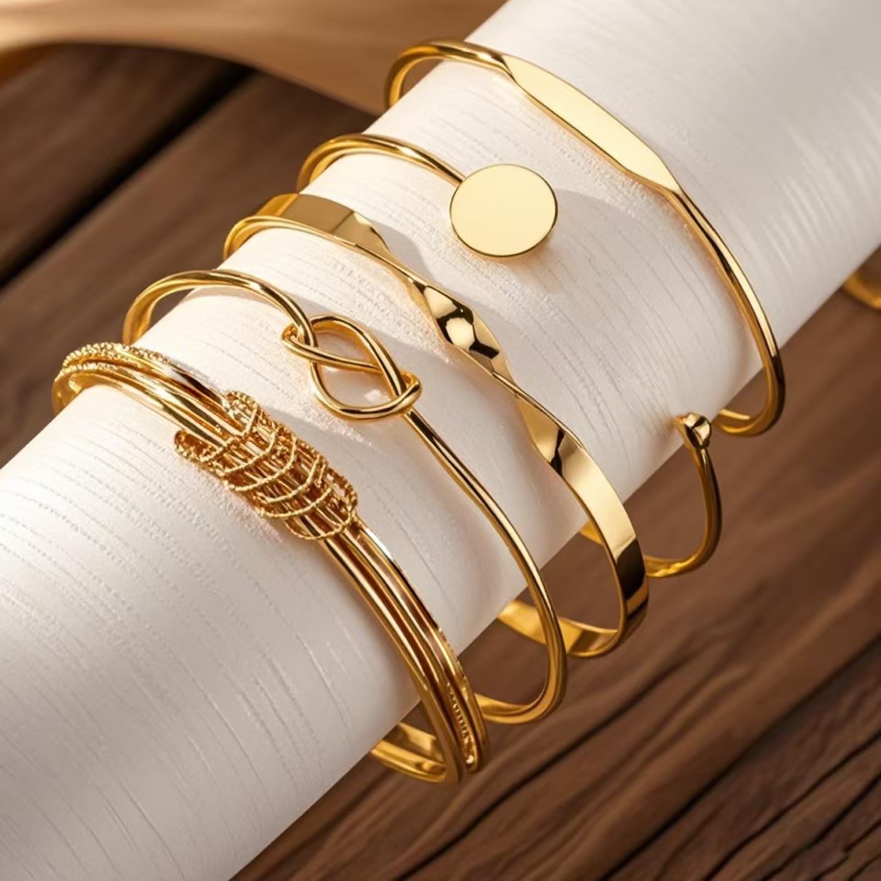Copper micro-inlaid bracelet, jade bracelet, pure silver bracelet, sand gold bracelet, cat's eye bracelet, women's fashionable accessories details Picture