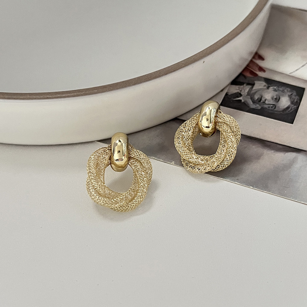 Luxurious and grand golden mesh crystal stud earrings, fashionable and elegant, long and trendy retro earrings, earrings and earrings, unique