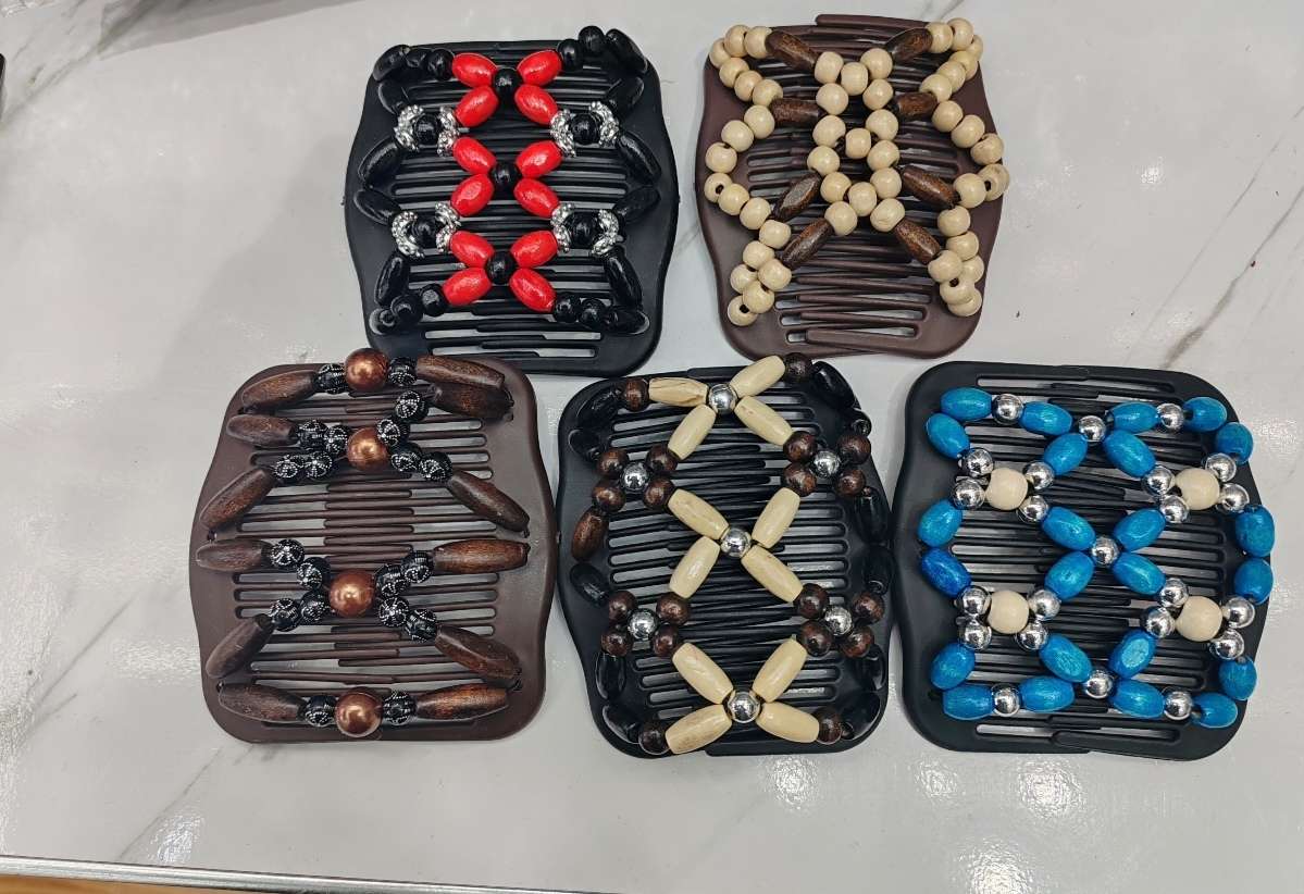 The fashionable and versatile wooden comb popular in Europe and America, factory direct sales, yysp_2026_1. Each piece is 600ps Item Picture