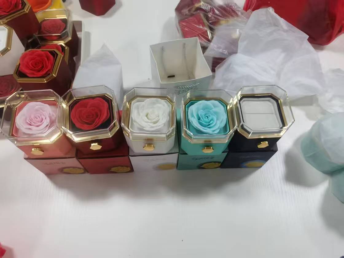 假话肥皂花永生花玫瑰花束母亲节透明盒装针织向日葵钩织成品批发母亲节