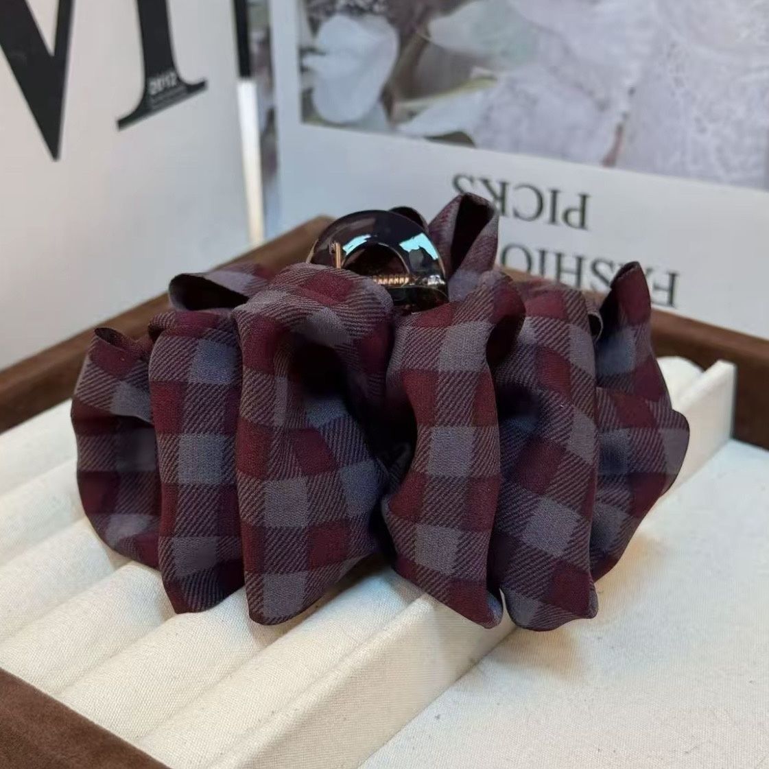 Korean-style checkered cloud bubble gripper, versatile and stylish. Korean-style shark gripper, the same checkered hair clip accessory as the Internet celebrity detail image 4
