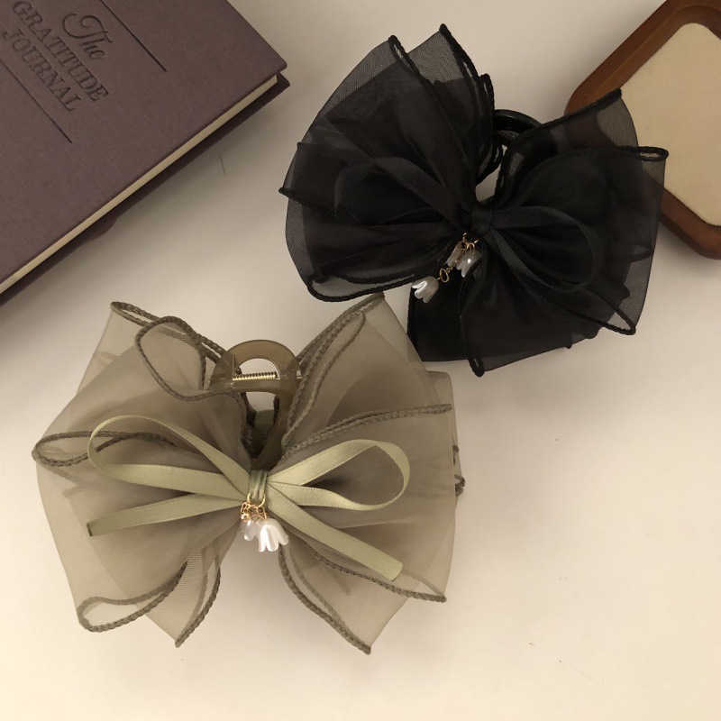 Lily of the valley hair clip, sweet shark clip, bow hair clip at the back of the head, large super fairy hair clip, hair accessory Application Scenario
