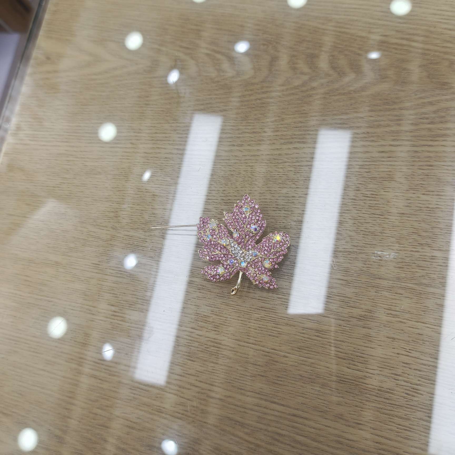 枫叶胸针 thumbnail