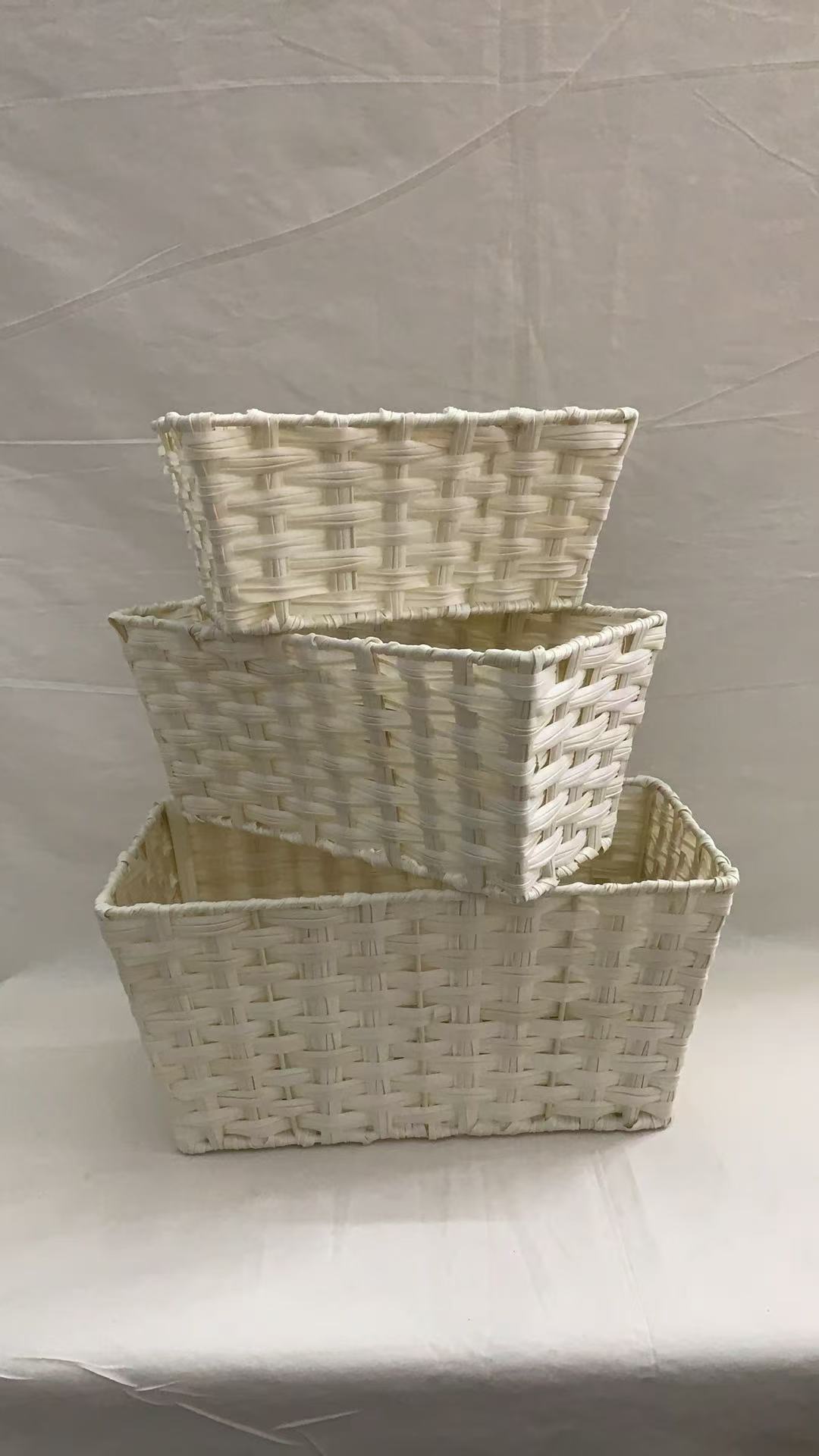 A rectangular storage basket woven from rubber rattan, a supermarket gift packaging basket Item Picture