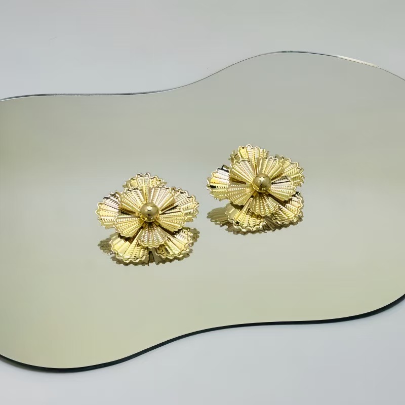Cross-border jewelry earrings and earrings, women's fashion, retro and simple design, fashionable for commuting Application Scenario