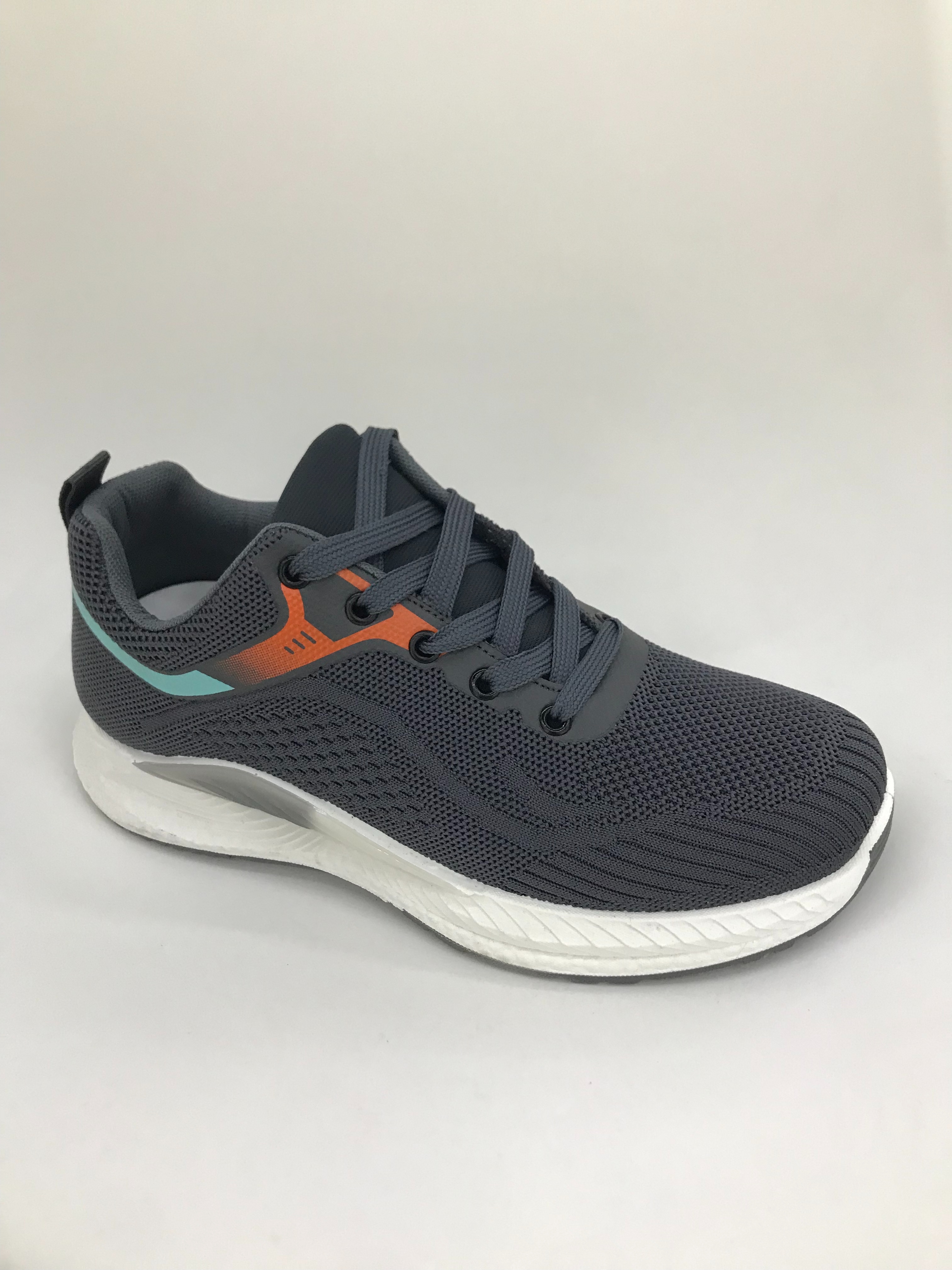 Fashionable men's casual shoes, summer breathable and comfortable sports shoes Application Scenario