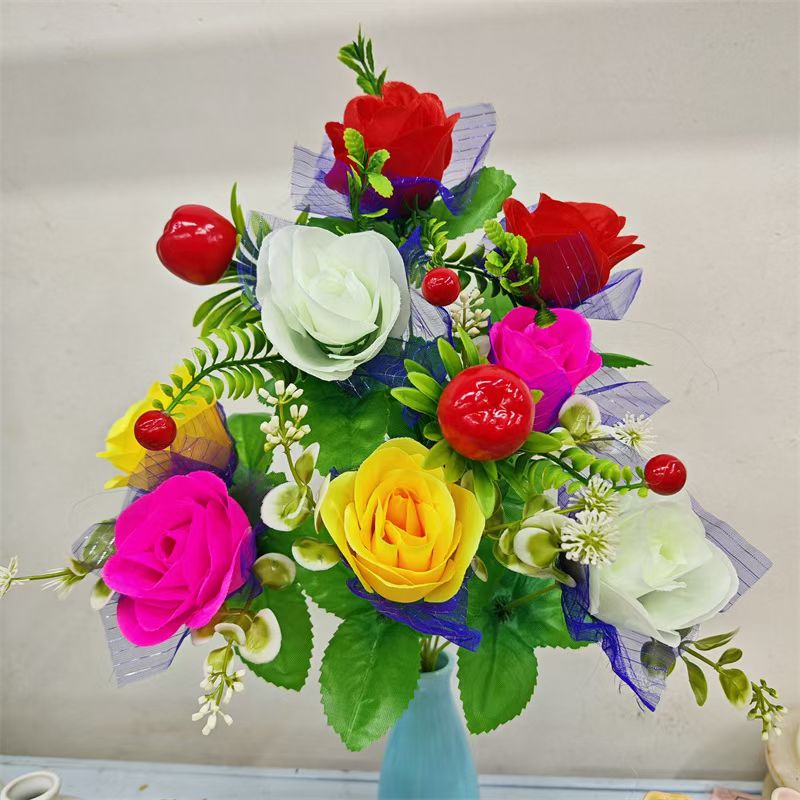Processing of flower accessories provided with supplied materials