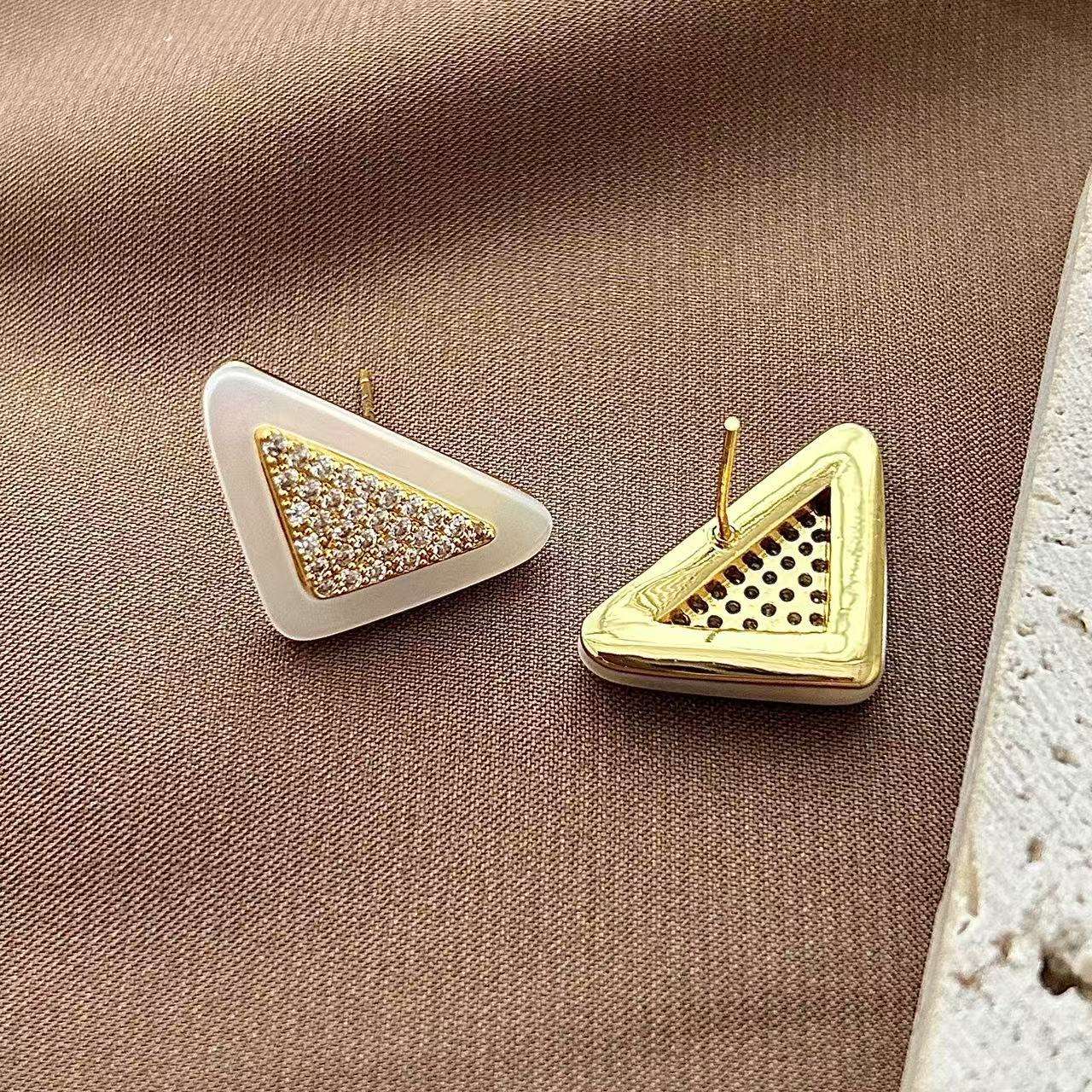 Geometric court-style exquisite and small stud earrings, French light luxury and high-end feel, niche fashion and temperament earrings, women's earrings detail image 12