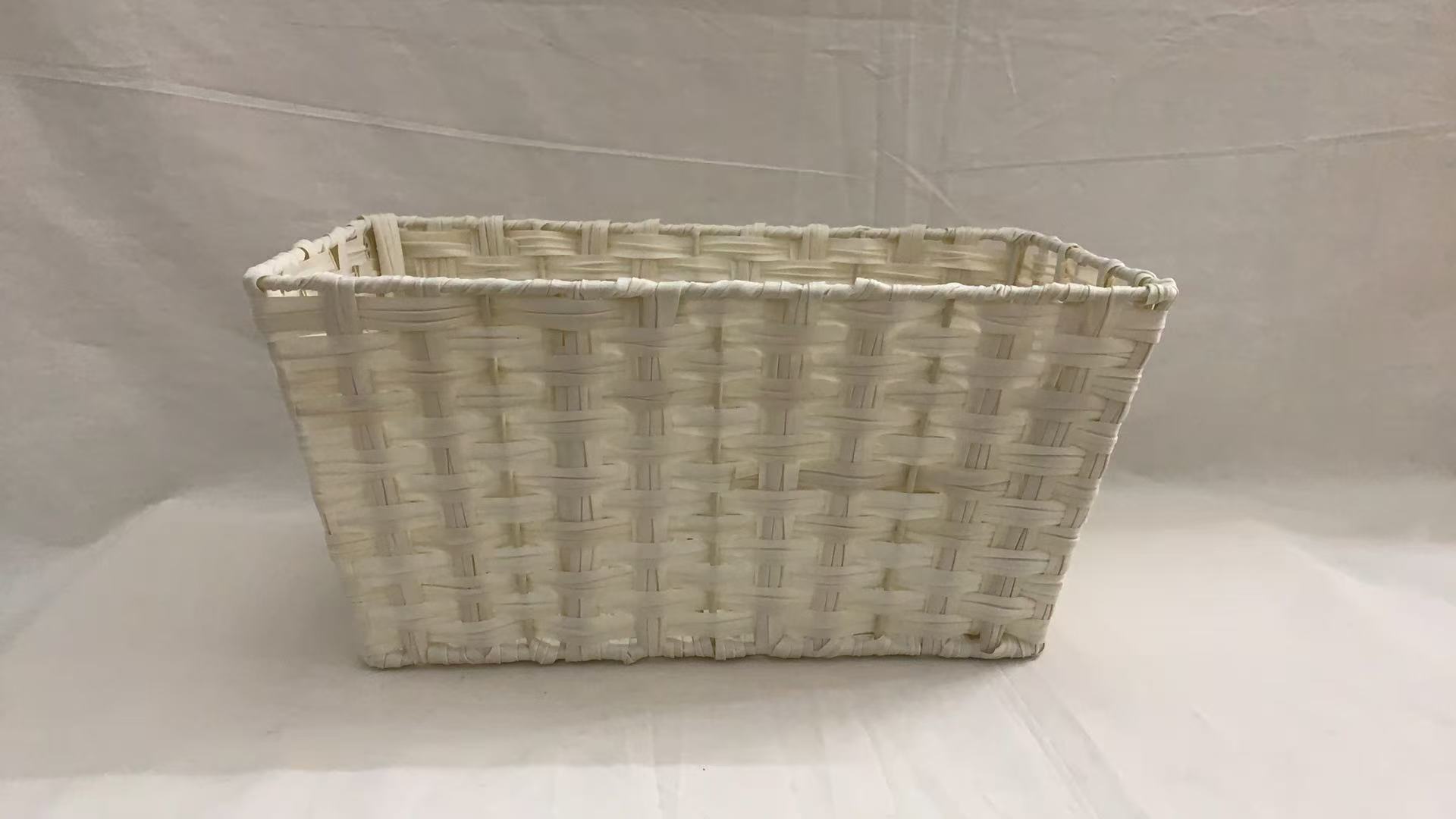A rectangular storage basket woven from rubber rattan, a supermarket gift packaging basket details Picture