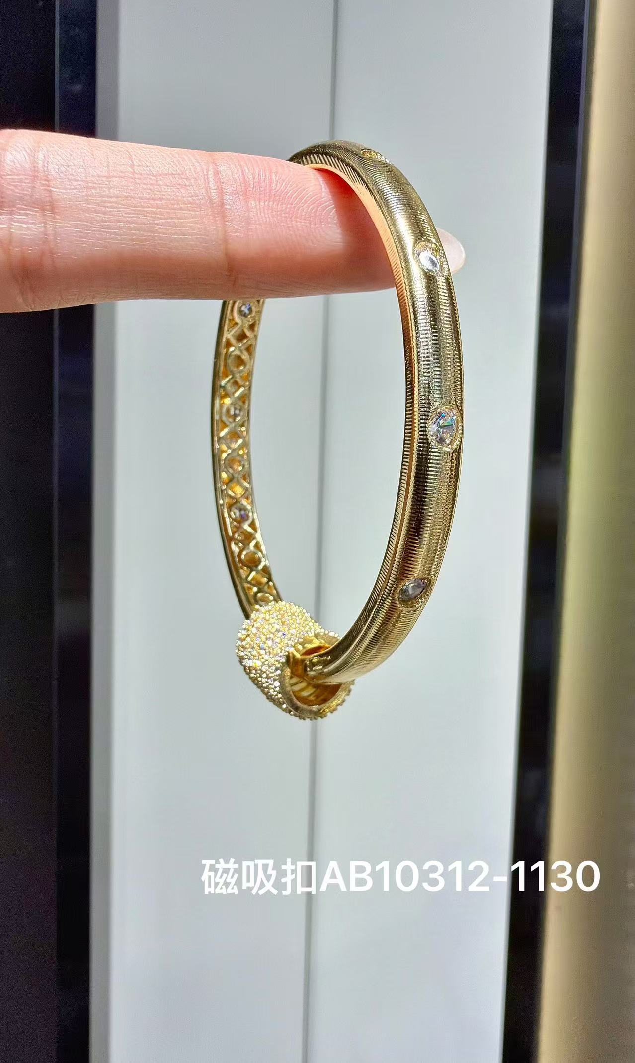 Exquisite, fashionable, high-end and dynamic sand gold hand-inlaid zircon, a popular style in 2026 Item Picture