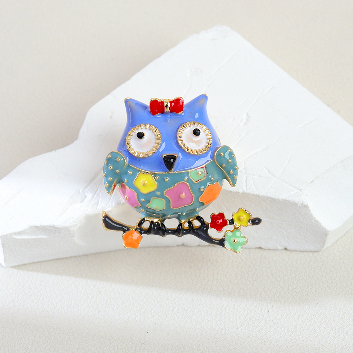 银饰胸针/胸针/滴油徽章/滴油胸针徽章/胸针女士收腰时尚白底实物图