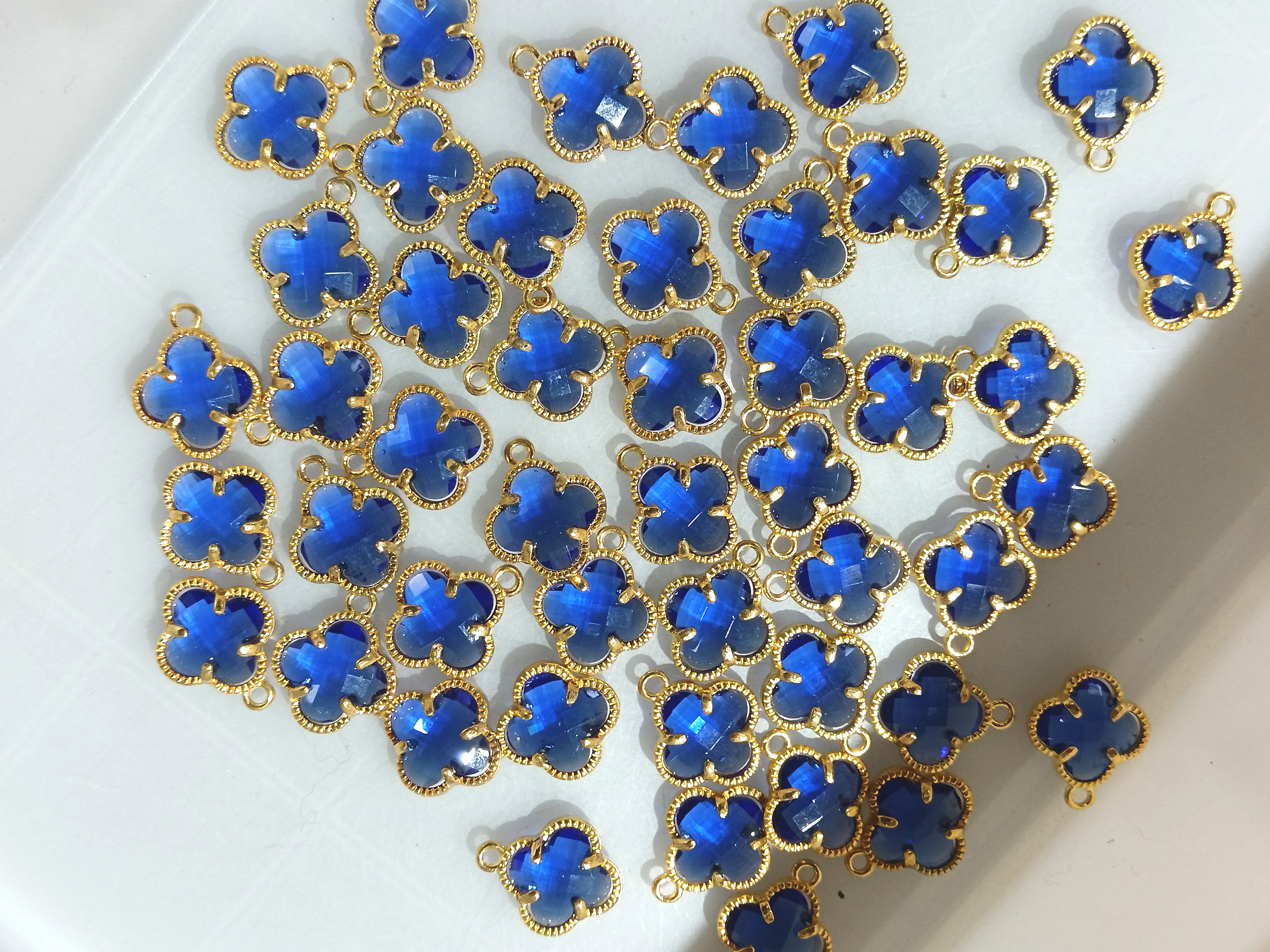 Colorful crystal glass color-preserving four-leaf clover double-hole jewelry pendant, diy bracelet necklace pendant accessories Application Scenario
