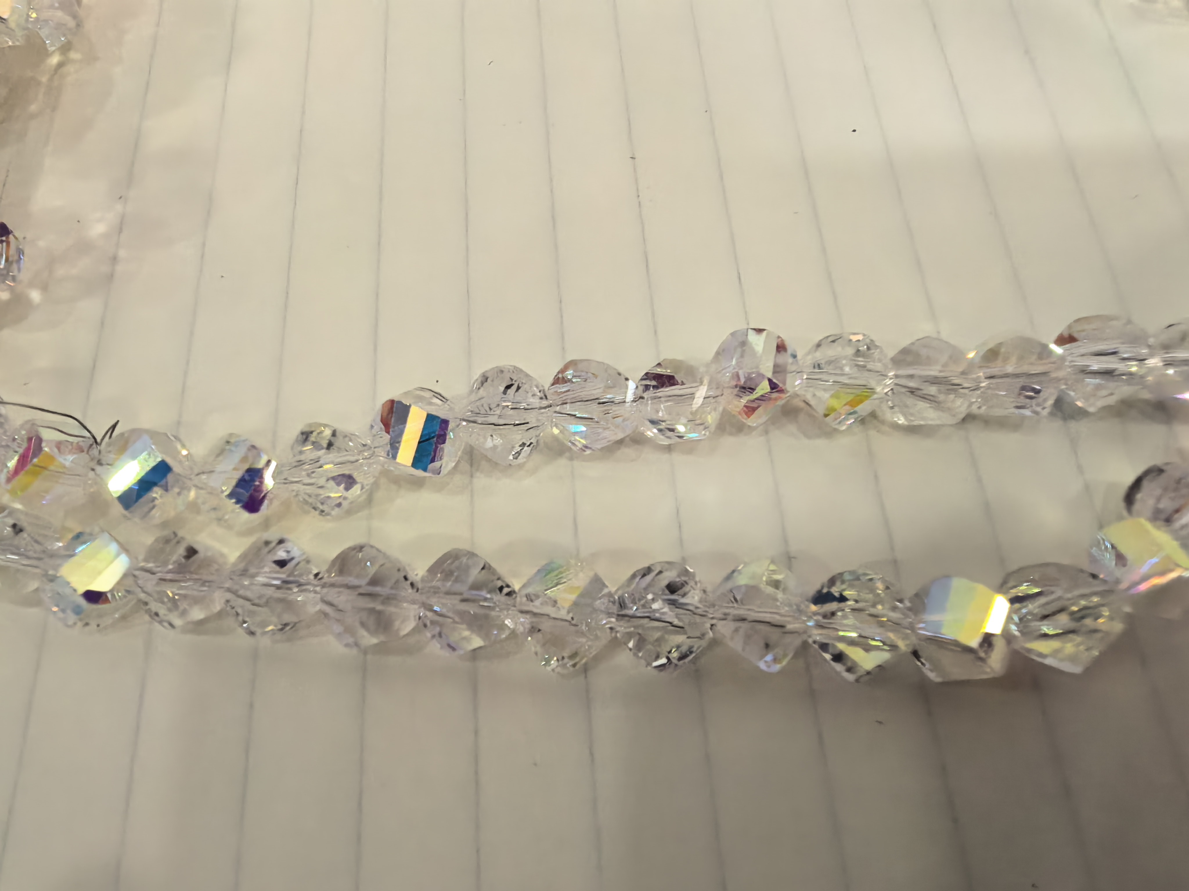 8MM精品水晶电镀新AB色
水晶散珠白底实物图