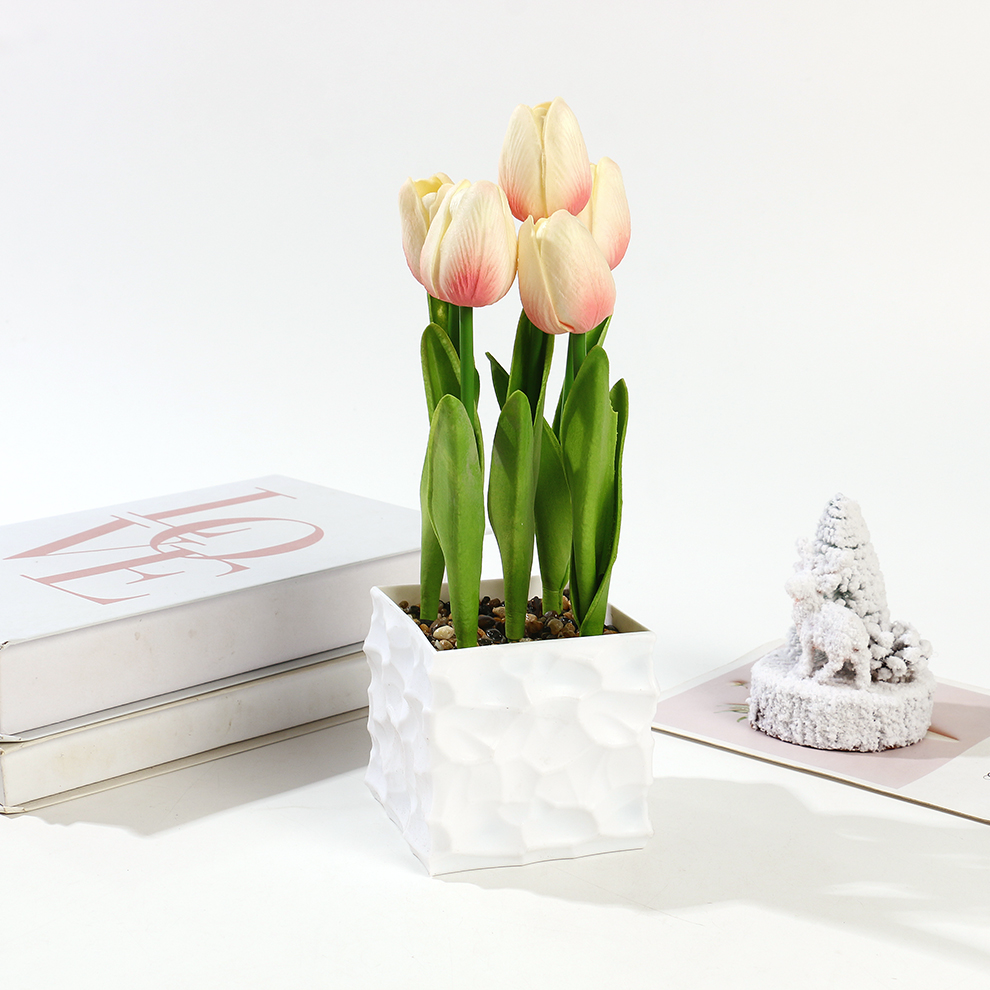 Artificial plant desktop ornaments, artificial bonsai, country-style tulip potted plants, Nordic artificial flowers, artificial flowers, small plant ornaments, artificial flowers Application Scenario