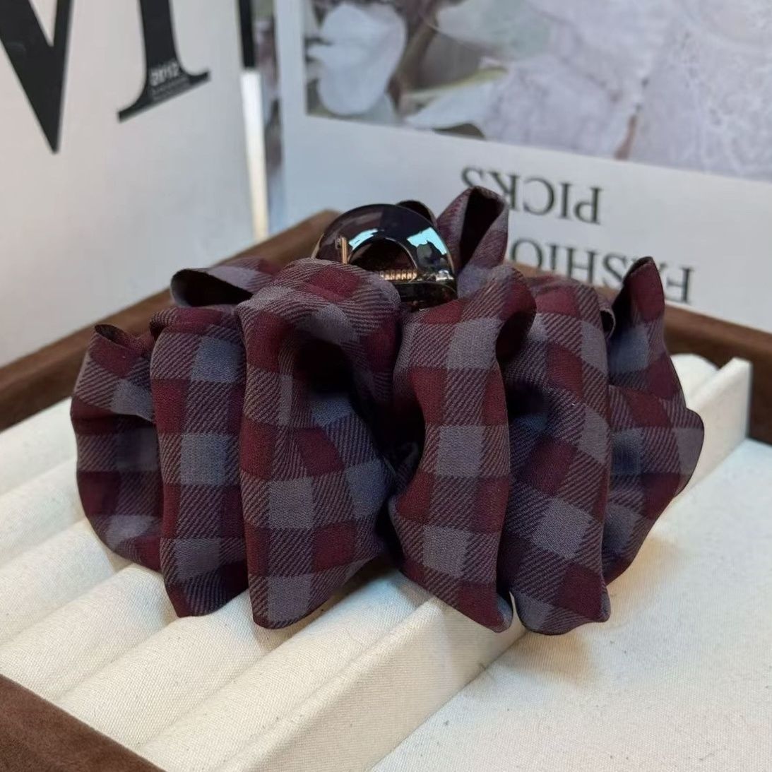Korean-style checkered cloud bubble gripper, versatile and stylish. Korean-style shark gripper, the same checkered hair clip accessory as the Internet celebrity details Picture