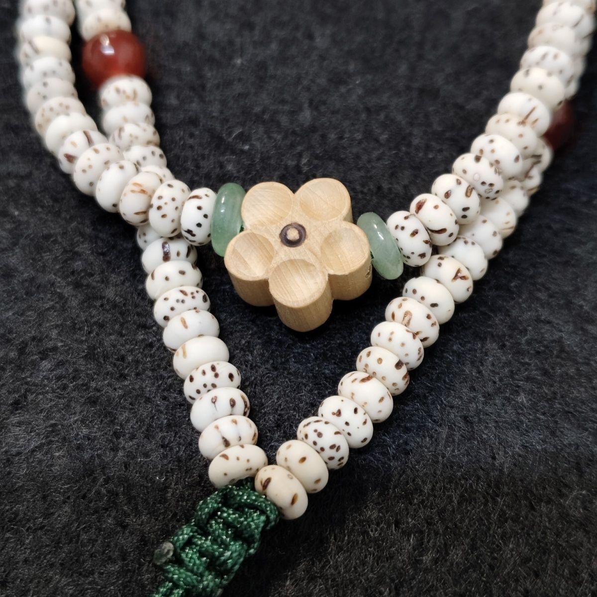 原生态黄3x5两圈，顺白脱籽星月菩提3x5两圈创新文玩女款白底实物图