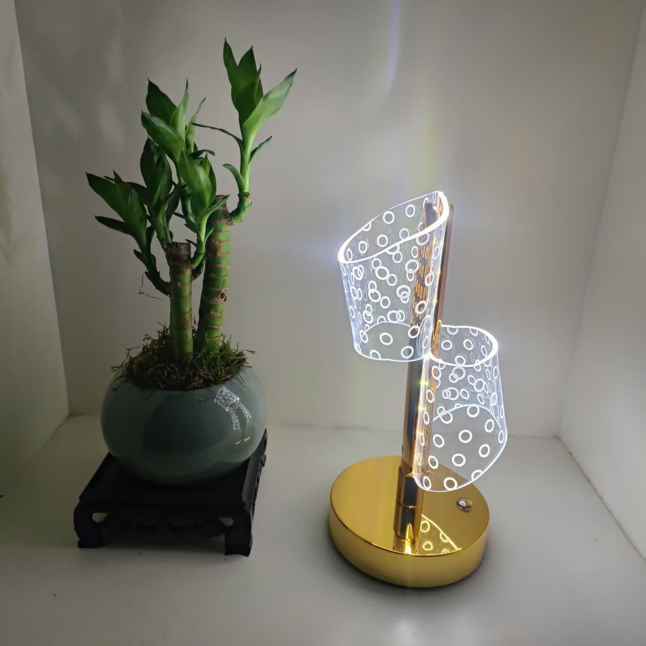 Acrylic desk lamp charging desk lamp, cross-border bestseller, charging night light, foreign trade bestseller detail image 5