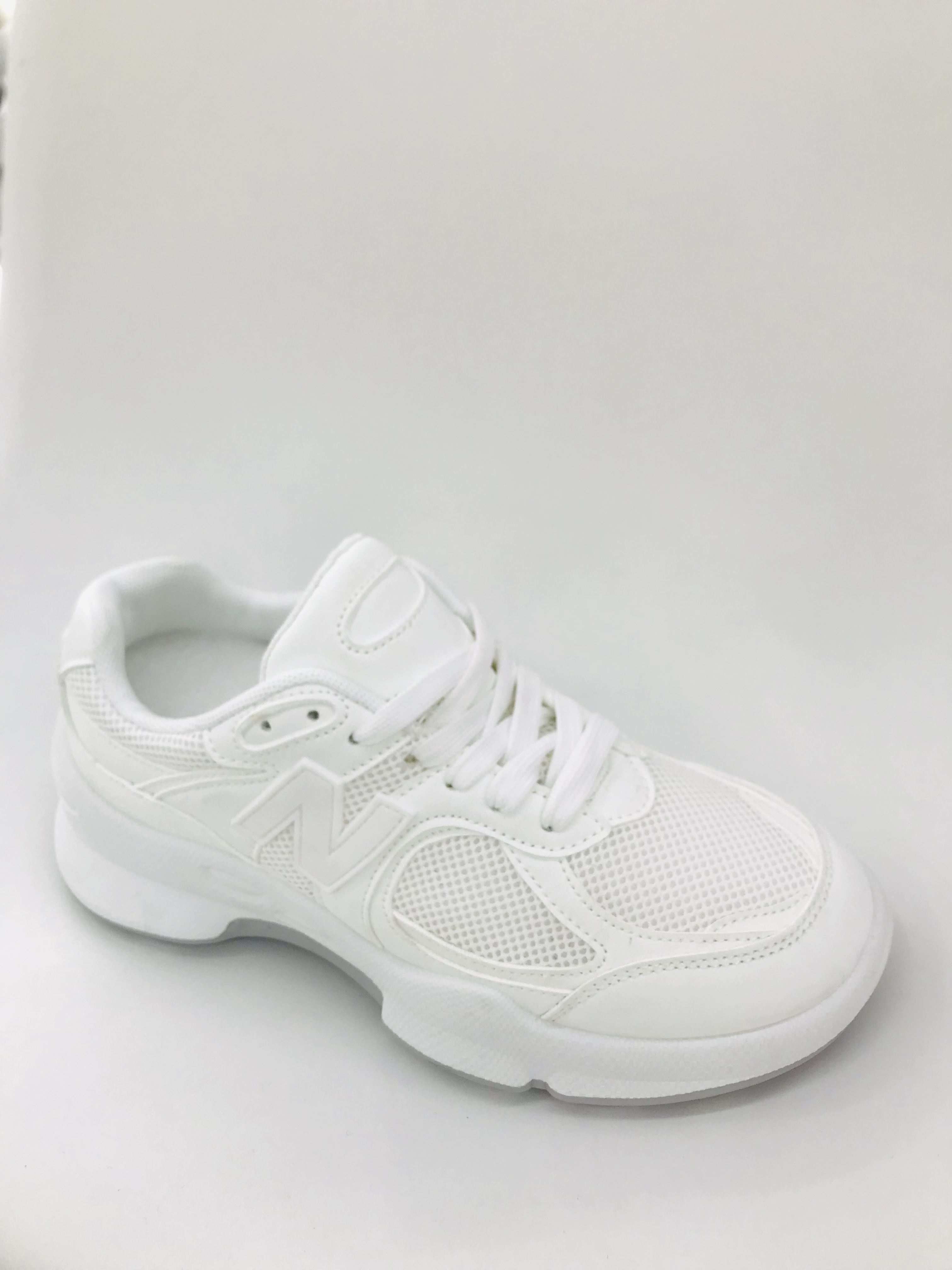 白色运动鞋女士休闲鞋夏季透气舒适轻便鞋子