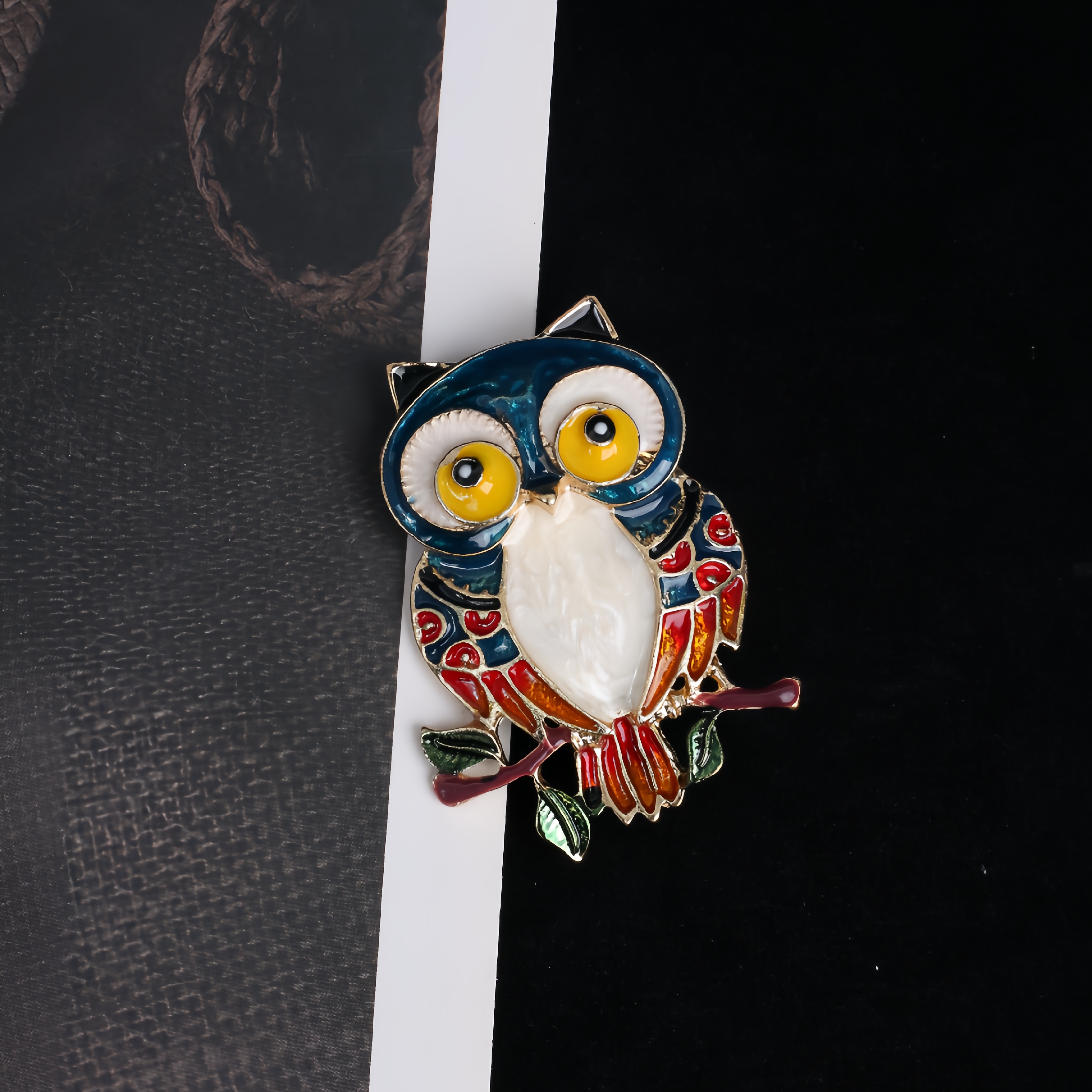 银饰胸针/胸针/滴油徽章/滴油胸针徽章/胸针女士收腰时尚白底实物图