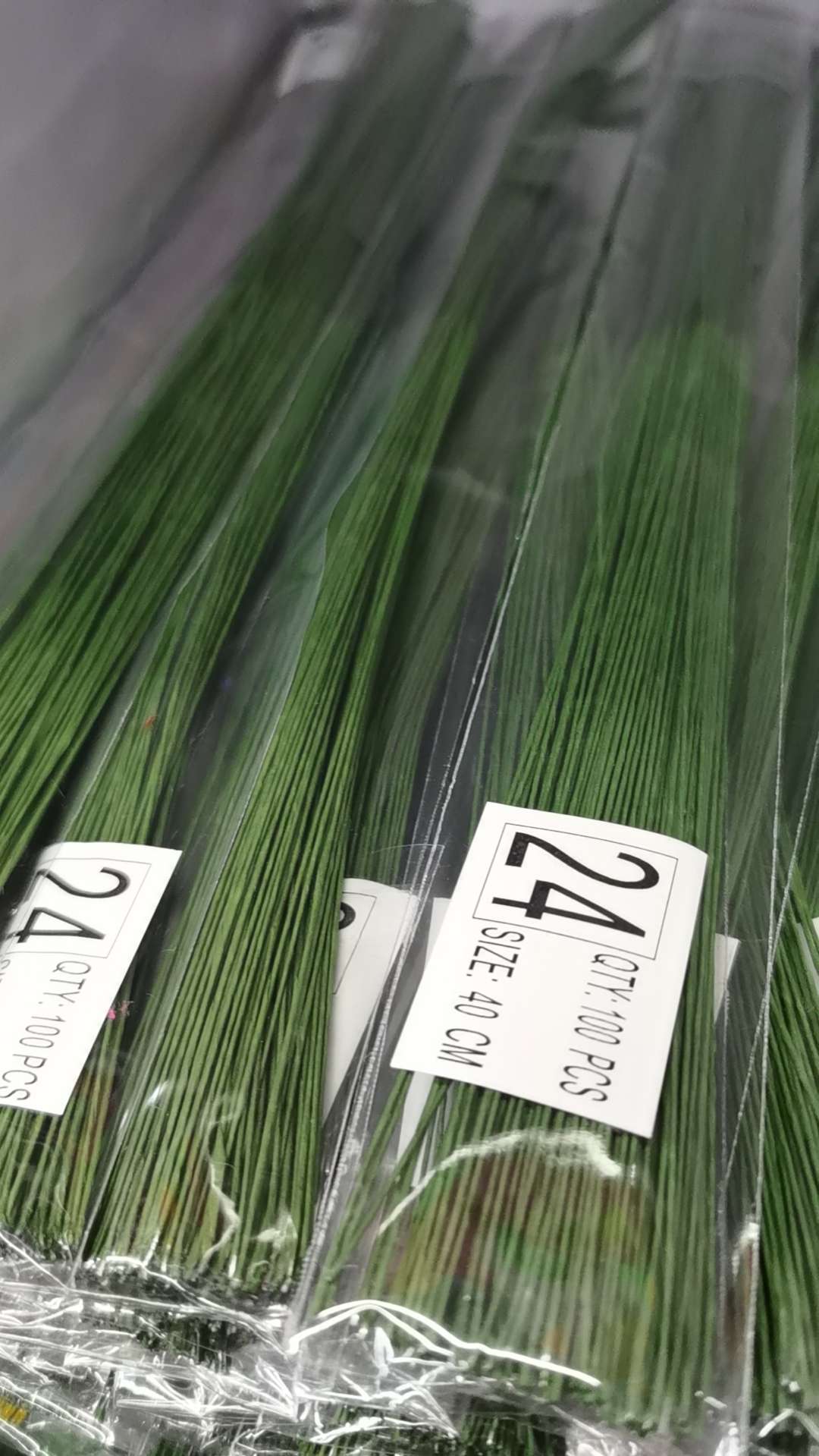 SALL品牌自粘手捲纸，有绿色，白色，咖啡色的，大红，粉丝，紫色，兰色，黑色等等，规格1.2×30码，一件48打，一打