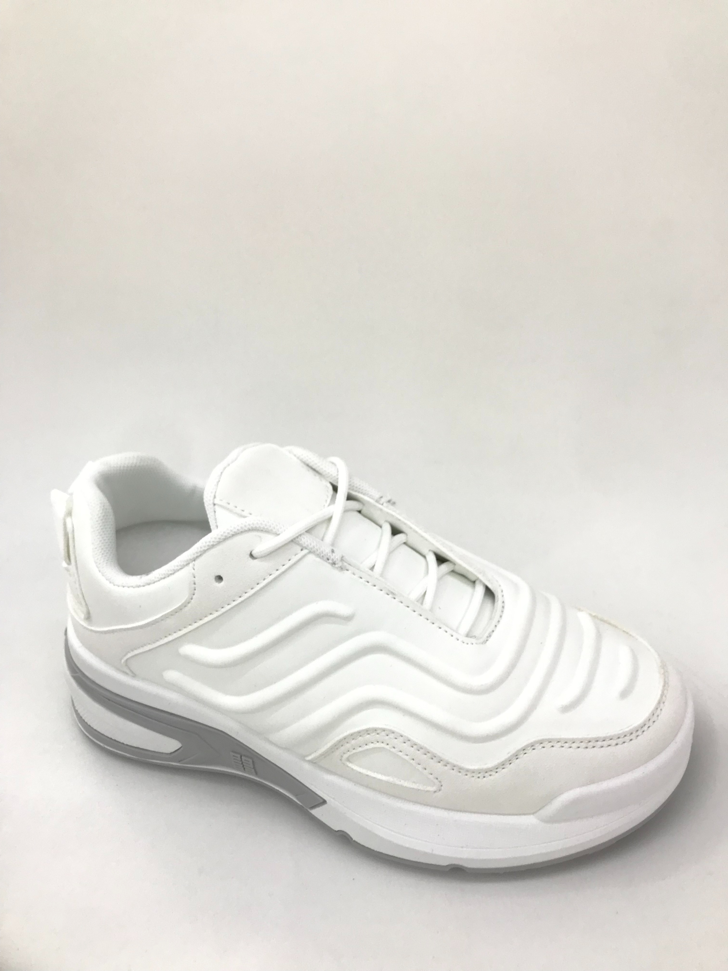 Thick-soled women's shoes are comfortable, breathable and fashionable sports shoes Specification drawing