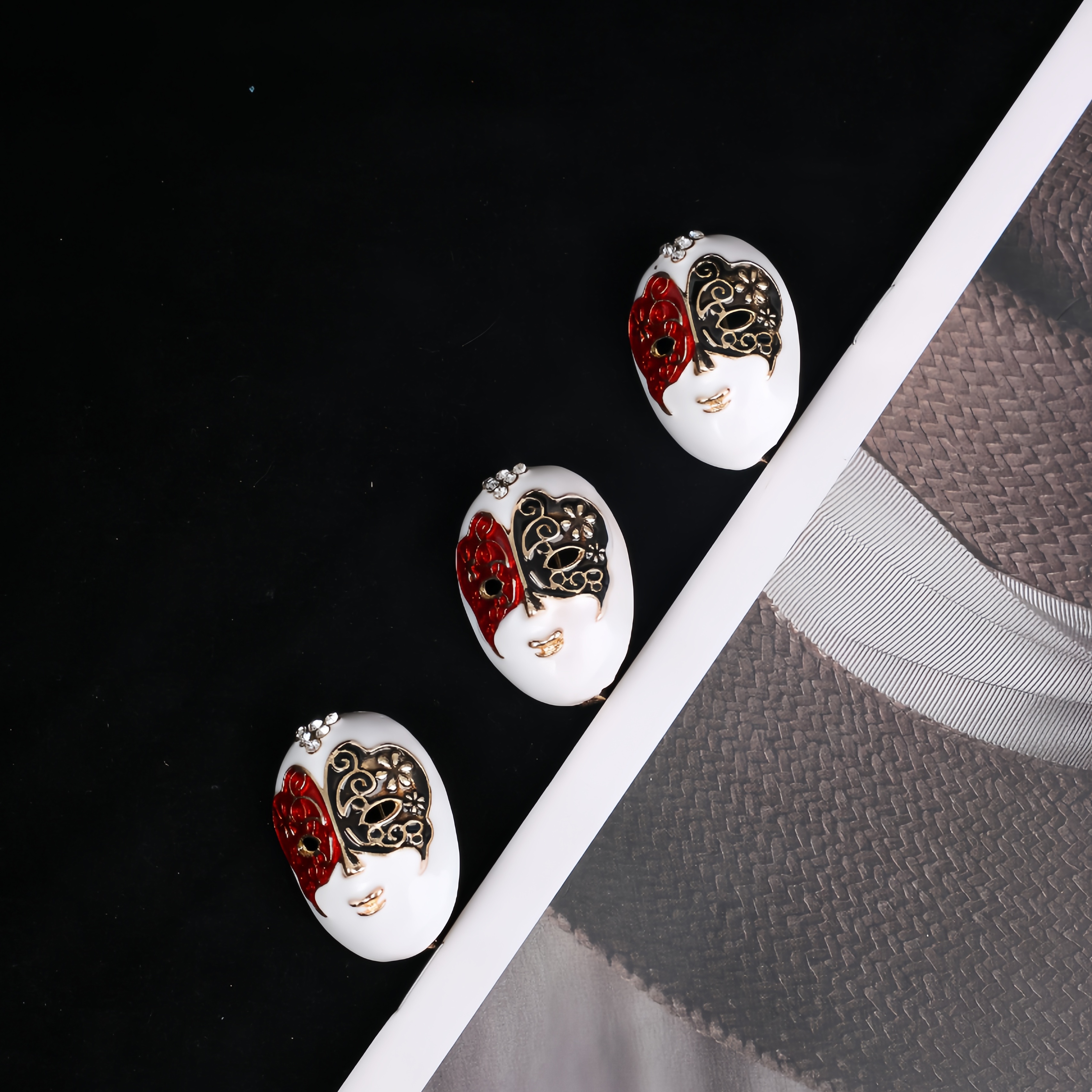 新款时尚创意中国风国粹京谱面具胸针滴油水钻服饰百搭直销欧美气质时尚创意中国风国粹京剧脸谱面具胸针跨境中国风国粹京剧脸谱面