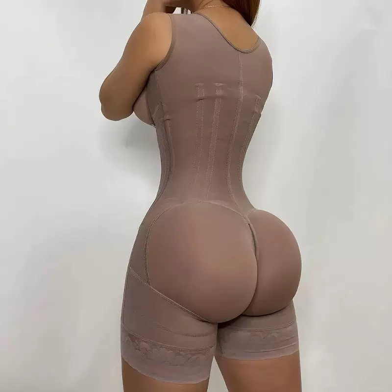 Body-shaping jumpsuit, slimming and sexy underwear, slimming jumpsuit, body-shaping garment Application Scenario